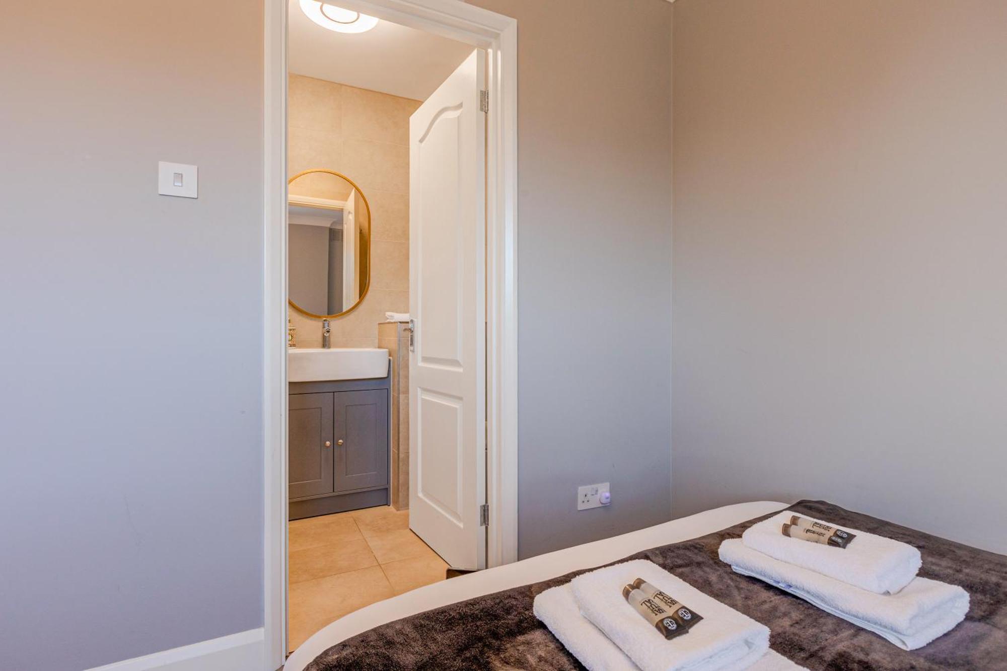 4br 4-floor House, W Patio, 10 Min Wapping Station * London