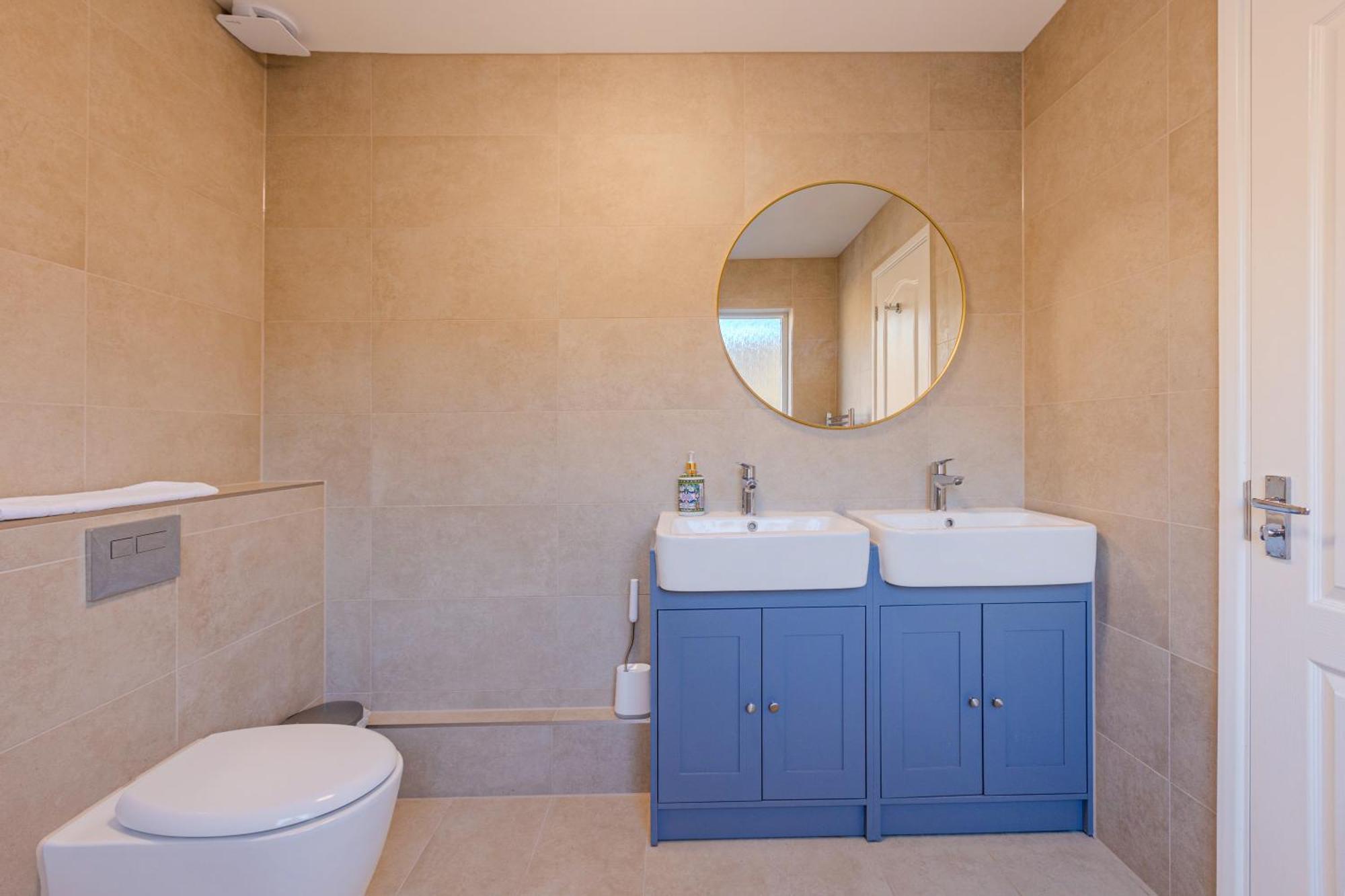 4br 4-floor House, W Patio, 10 Min Wapping Station Apartment