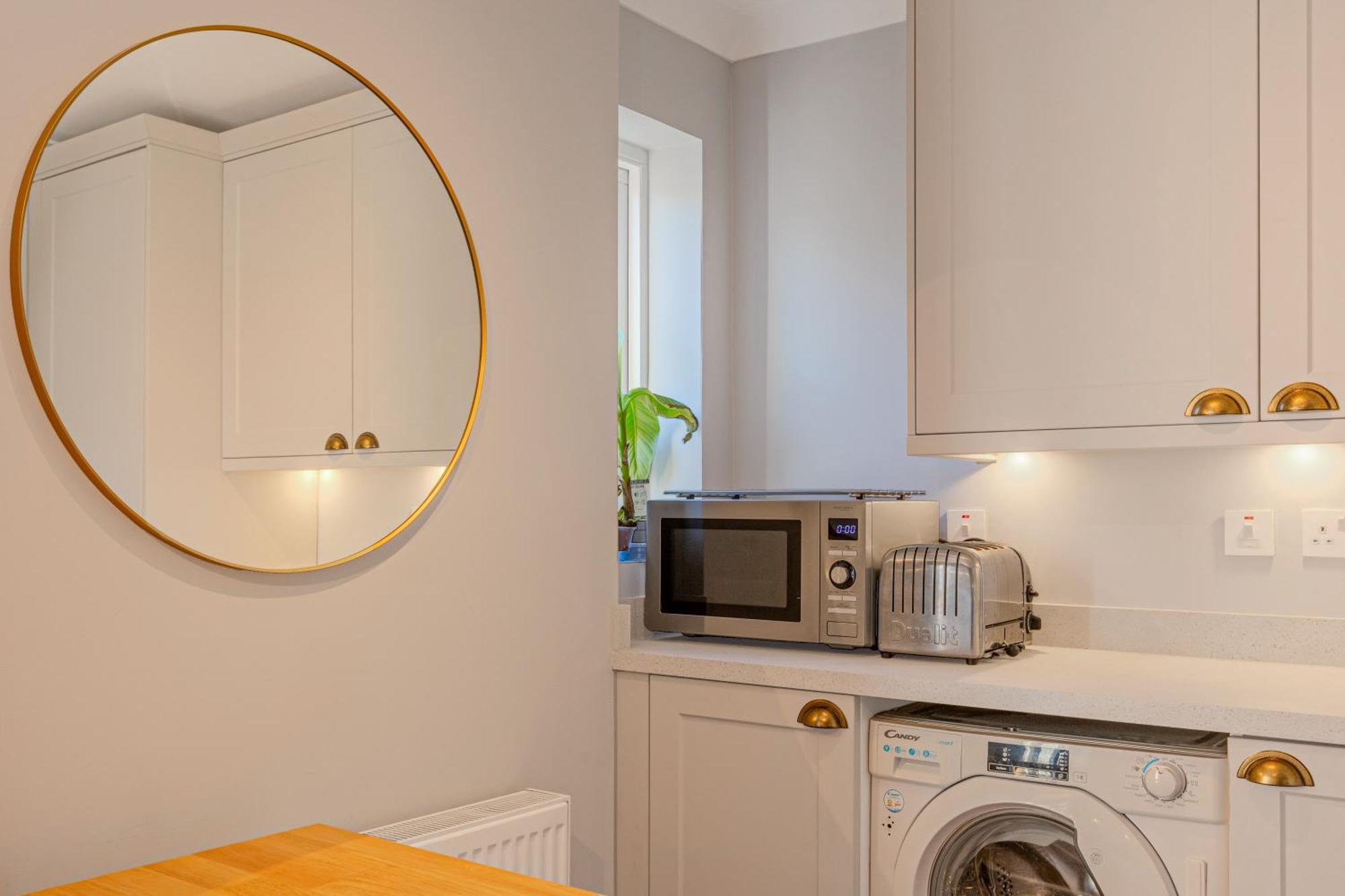 Apartment 4br 4-floor House, W Patio, 10 Min Wapping Station
