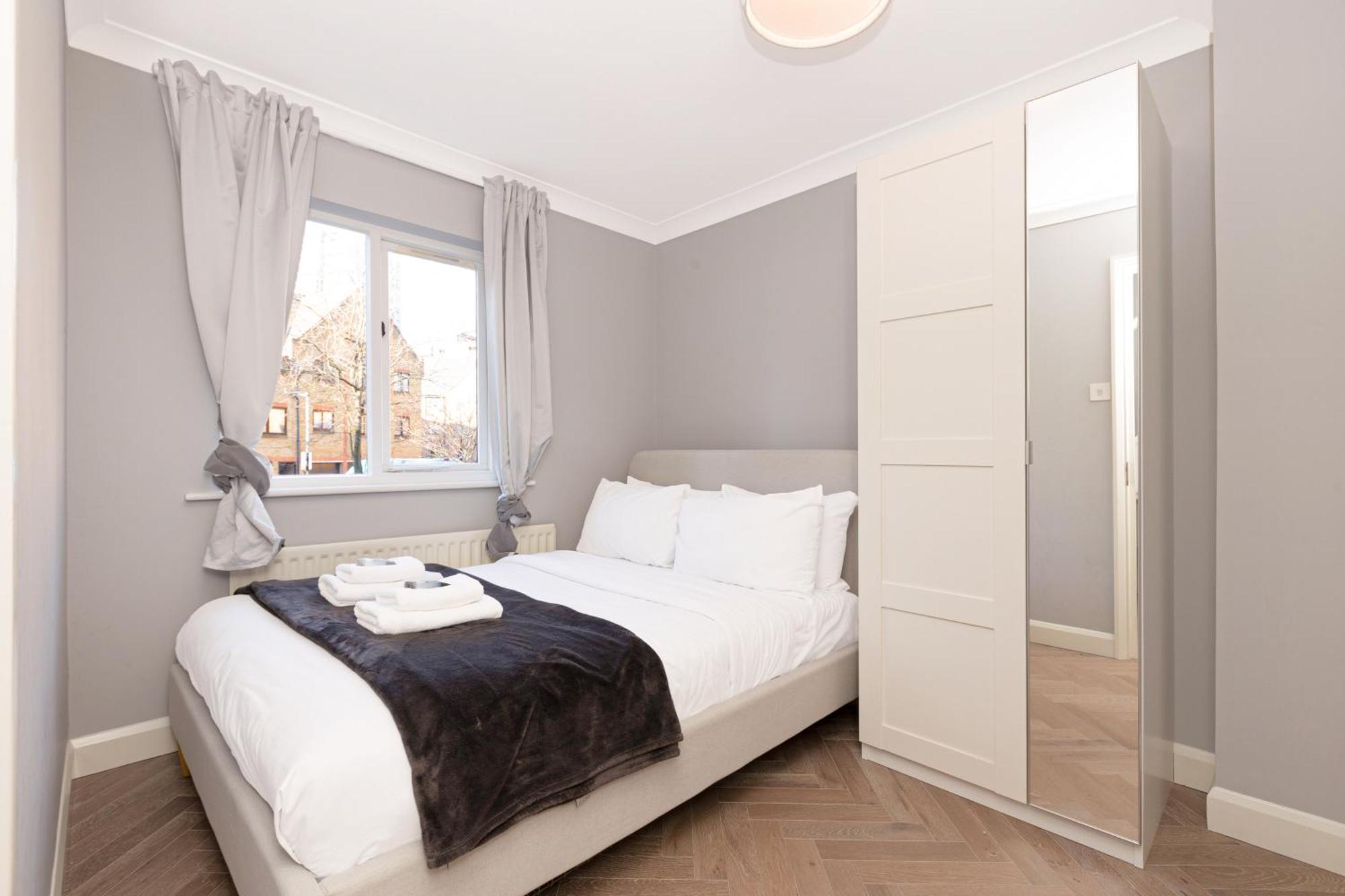 4br 4-floor House, W Patio, 10 Min Wapping Station Apartment London