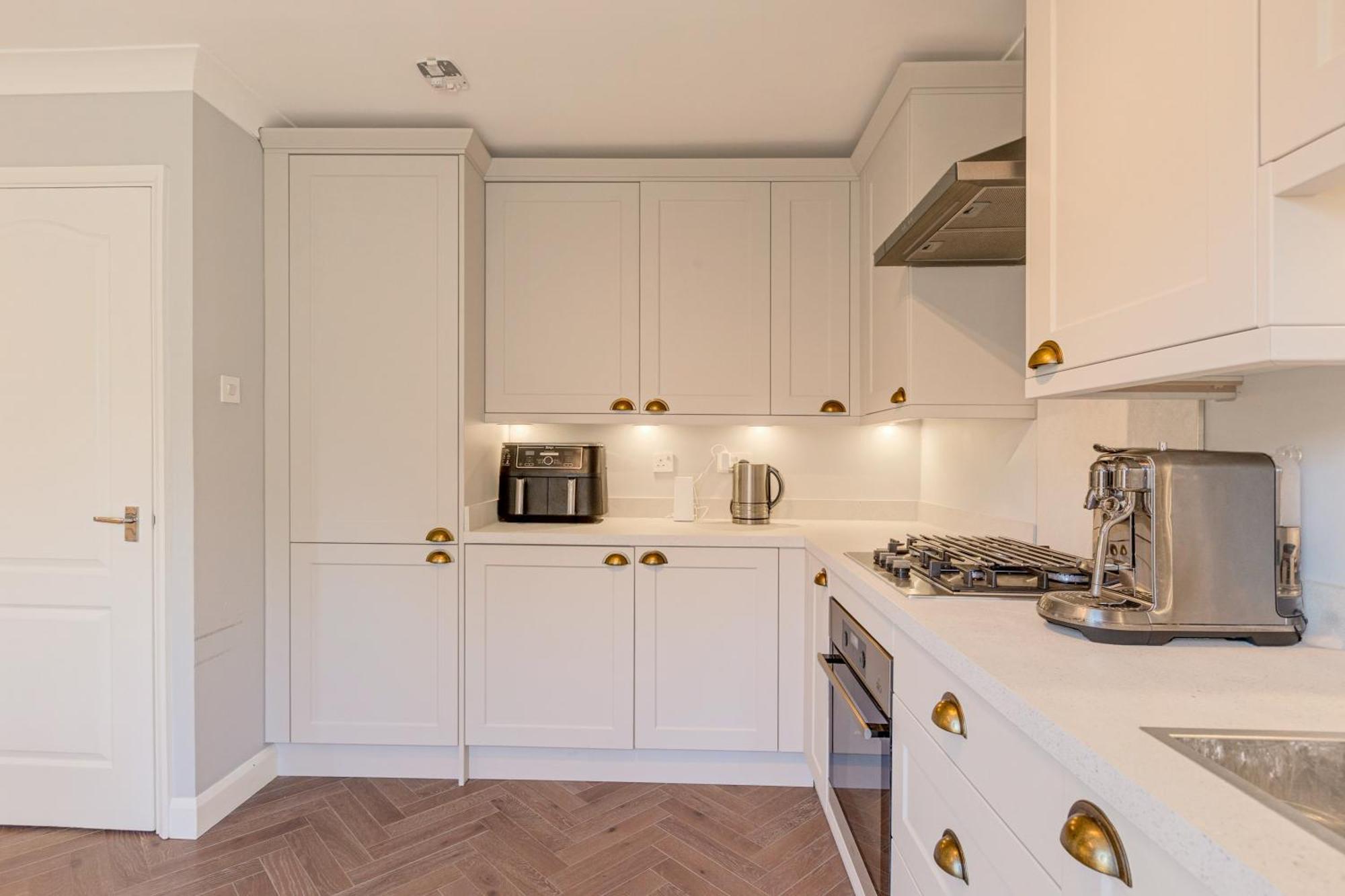 Apartment 4br 4-floor House, W Patio, 10 Min Wapping Station *