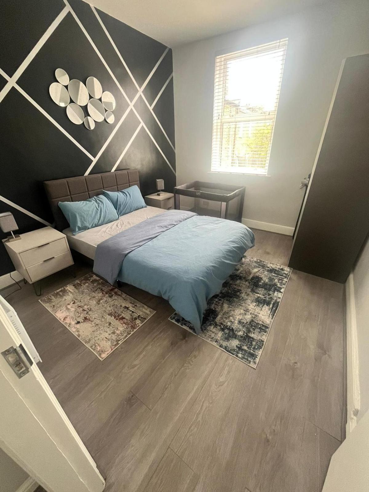 Stratford 2 Bedroom Apartment *