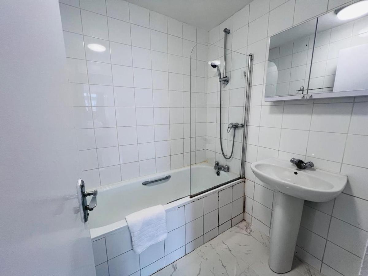 Queensway 2 Bedroom Flat Apartment London