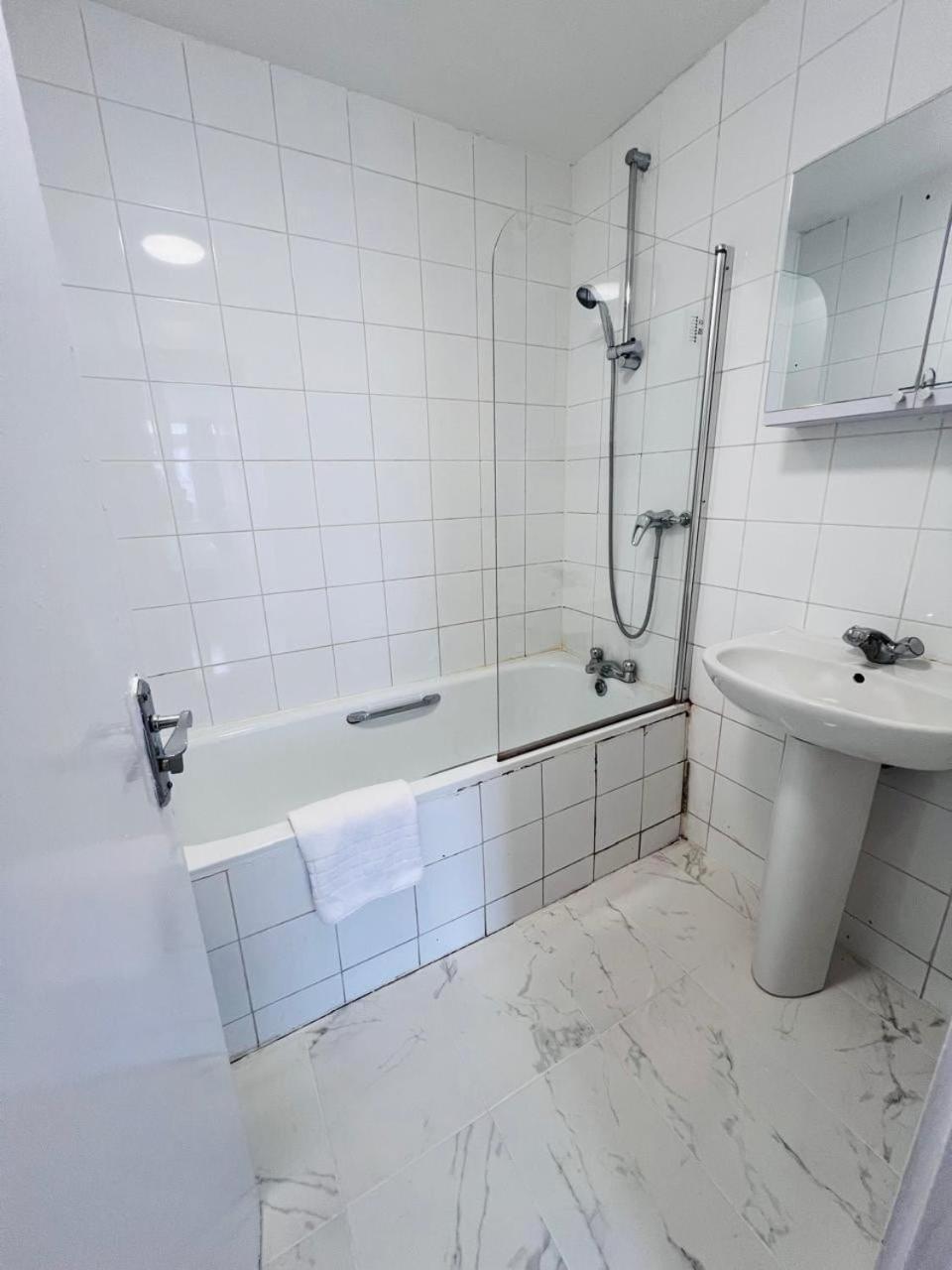 Queensway 2 Bedroom Flat London