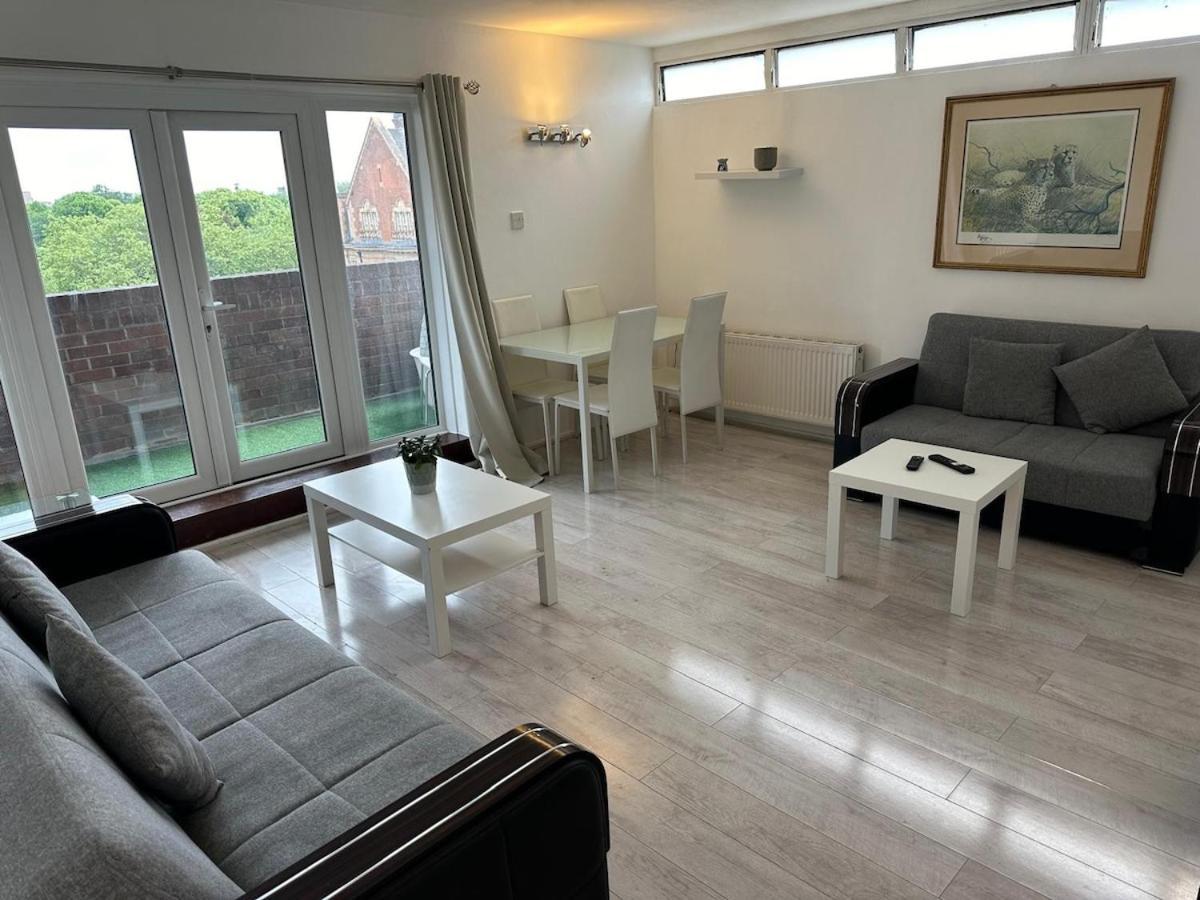 Queensway 2 Bedroom Flat