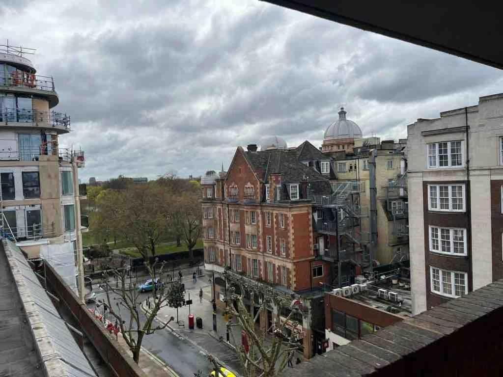 Apartment Queensway 2 Bedroom Flat London