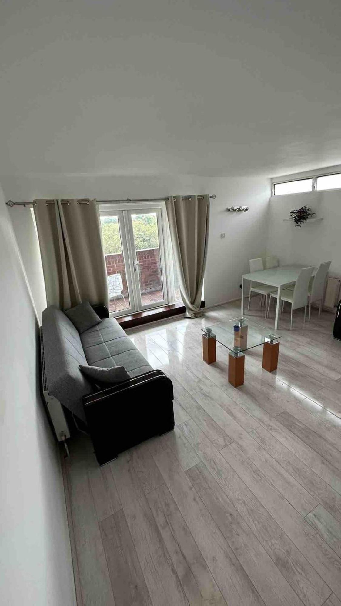 Apartment Queensway 2 Bedroom Flat London