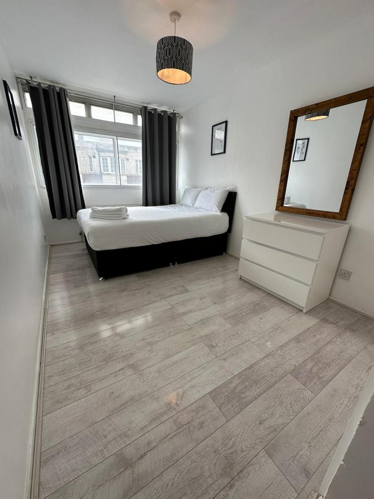 Queensway 2 Bedroom Flat *