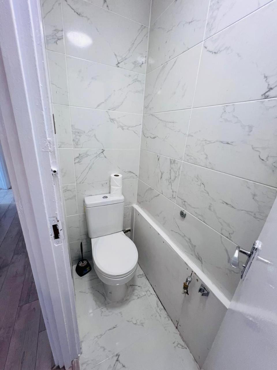 Queensway 2 Bedroom Flat * London