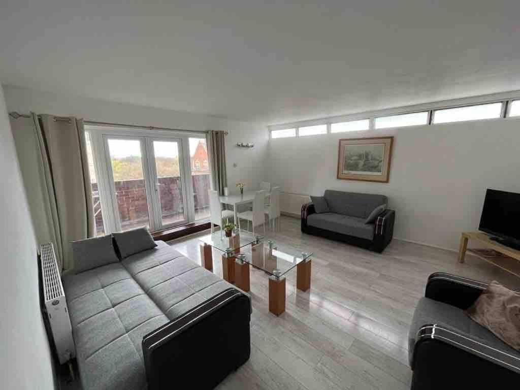 Apartment Queensway 2 Bedroom Flat