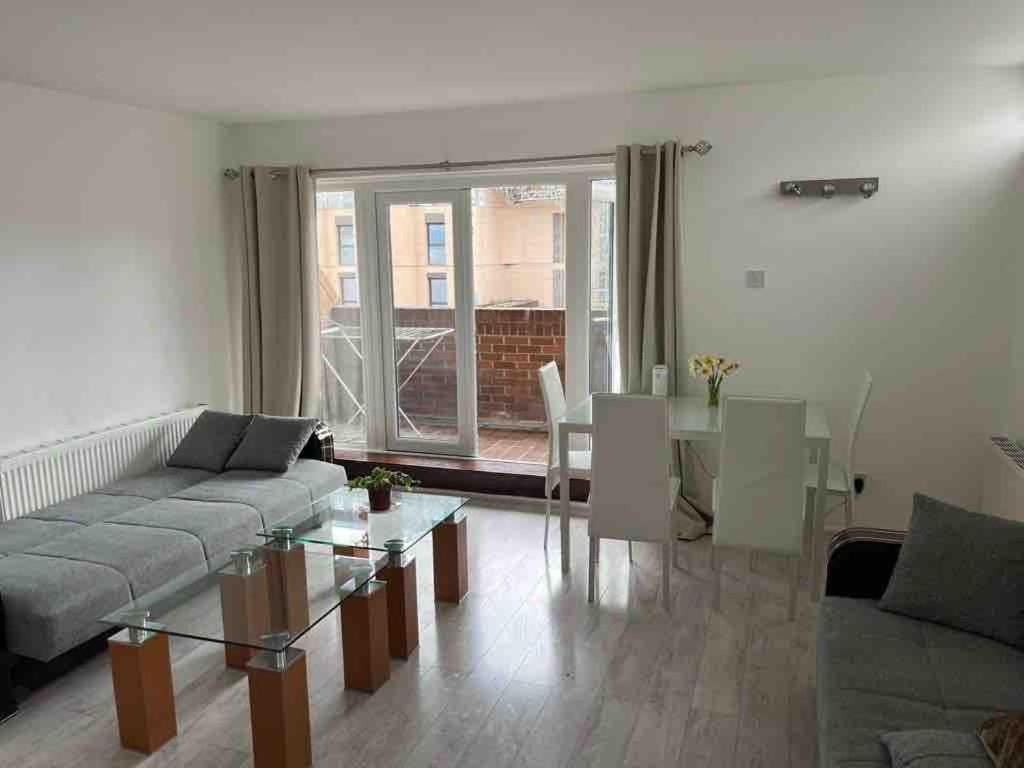 Queensway 2 Bedroom Flat Apartment London