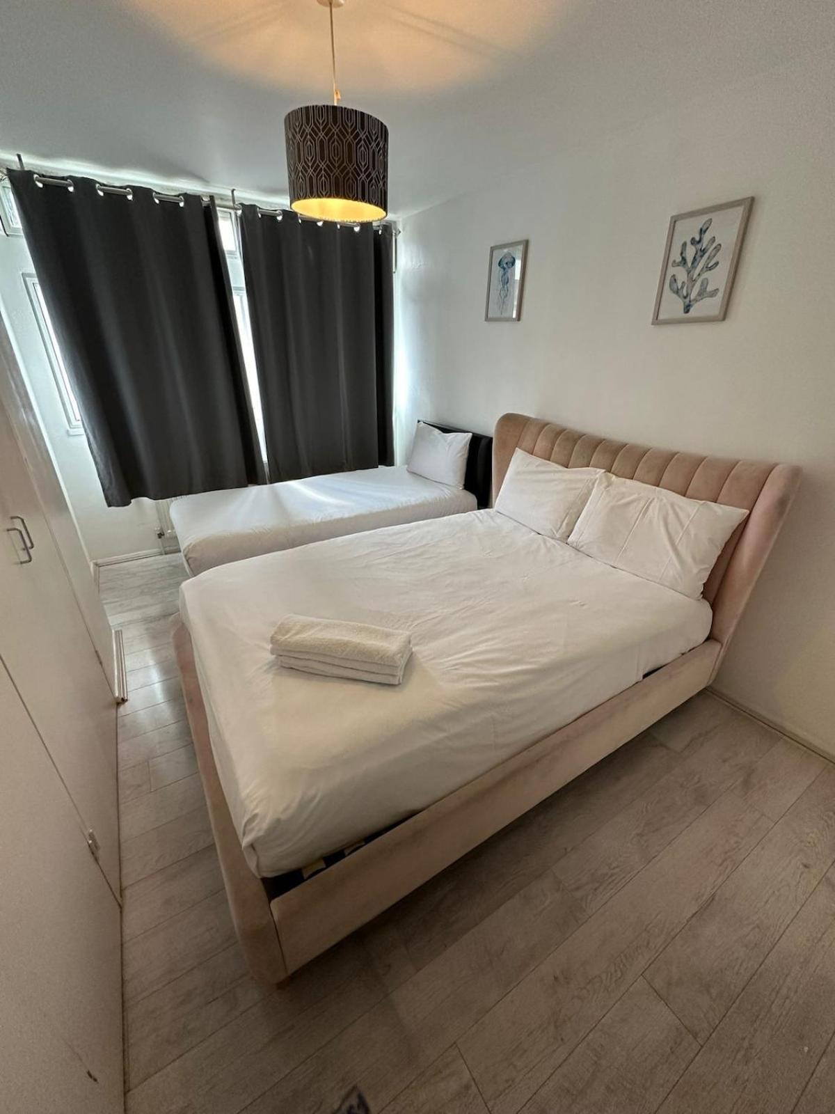 Queensway 2 Bedroom Flat Apartment *