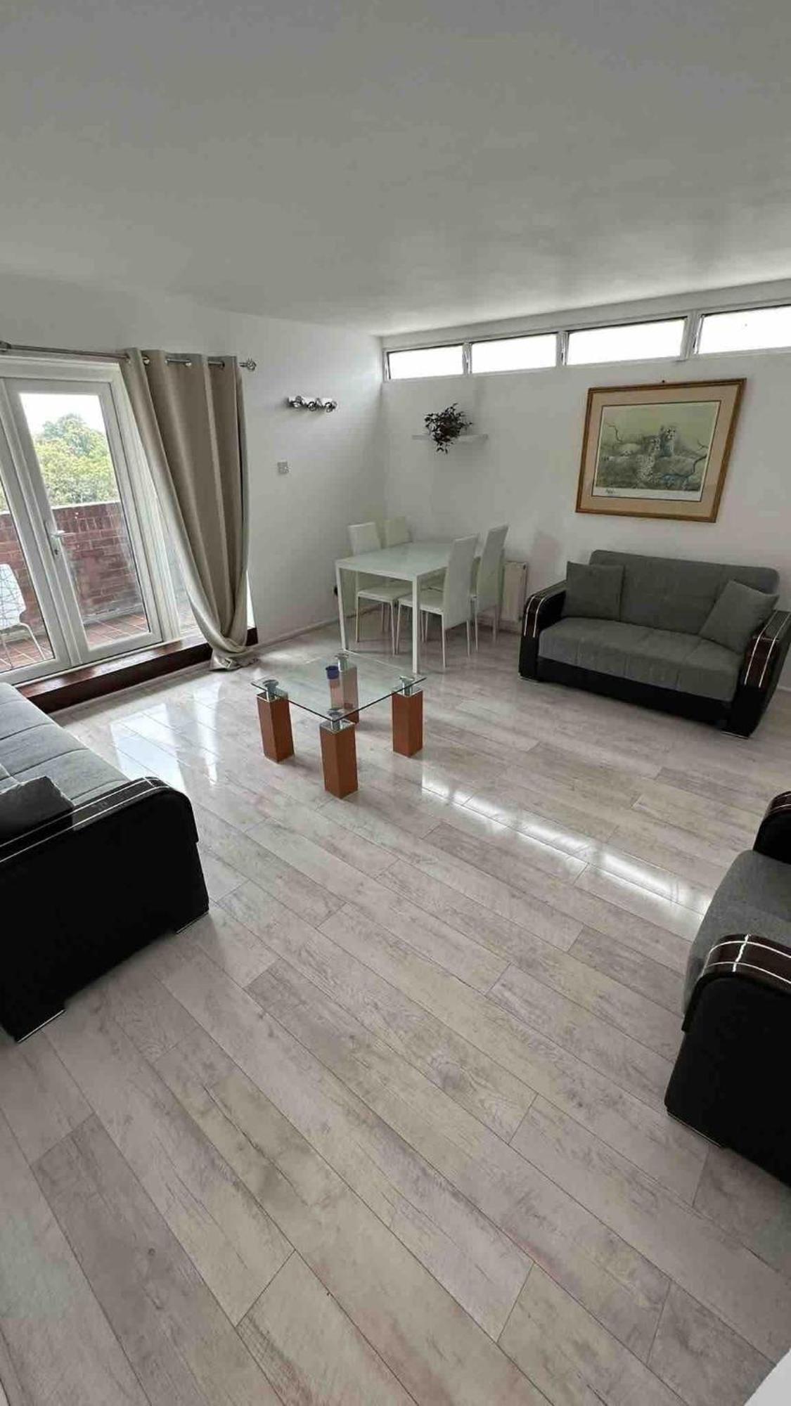 Apartment Queensway 2 Bedroom Flat London