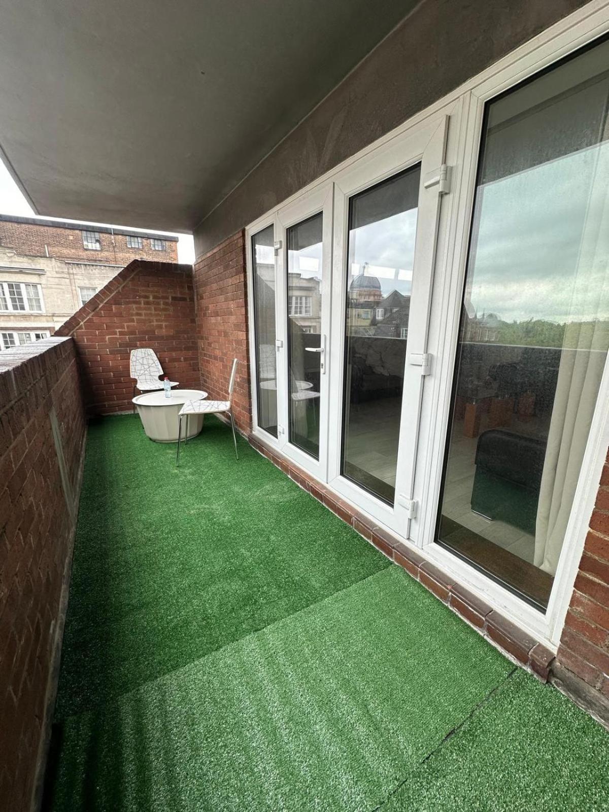 Queensway 2 Bedroom Flat Lejlighed *