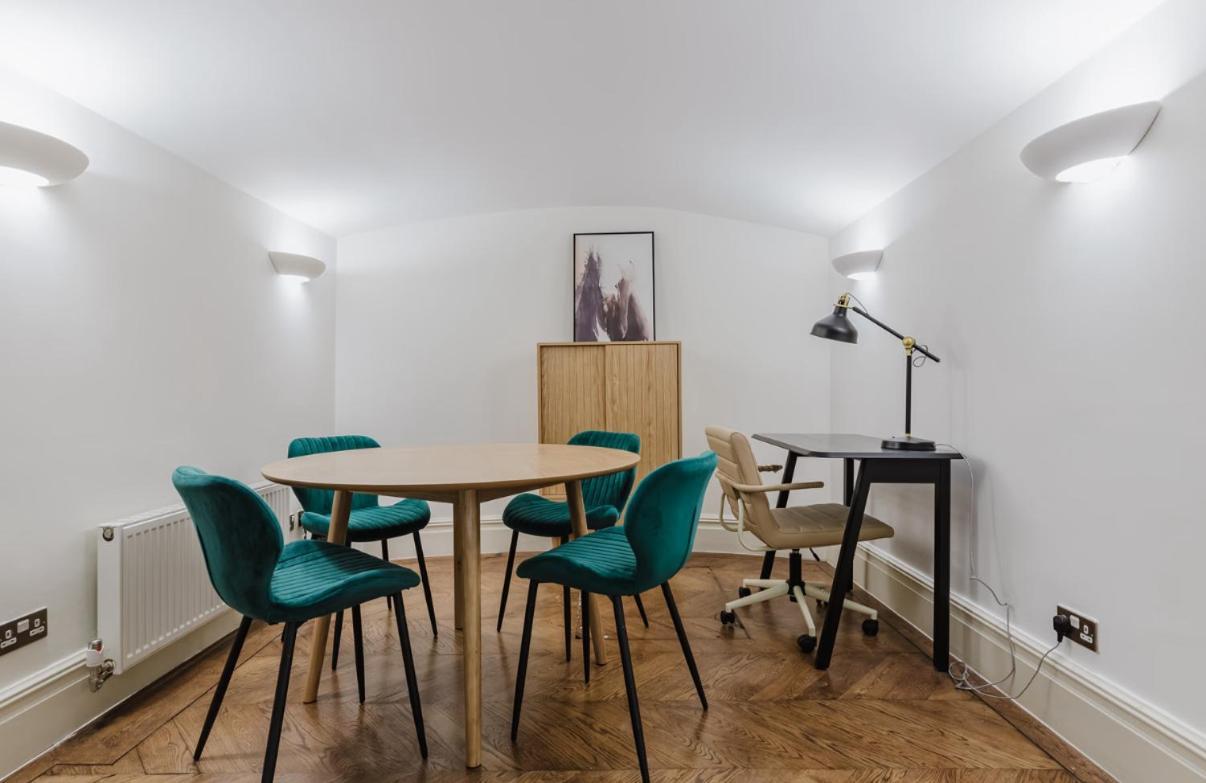 In Mayfer Apartment London