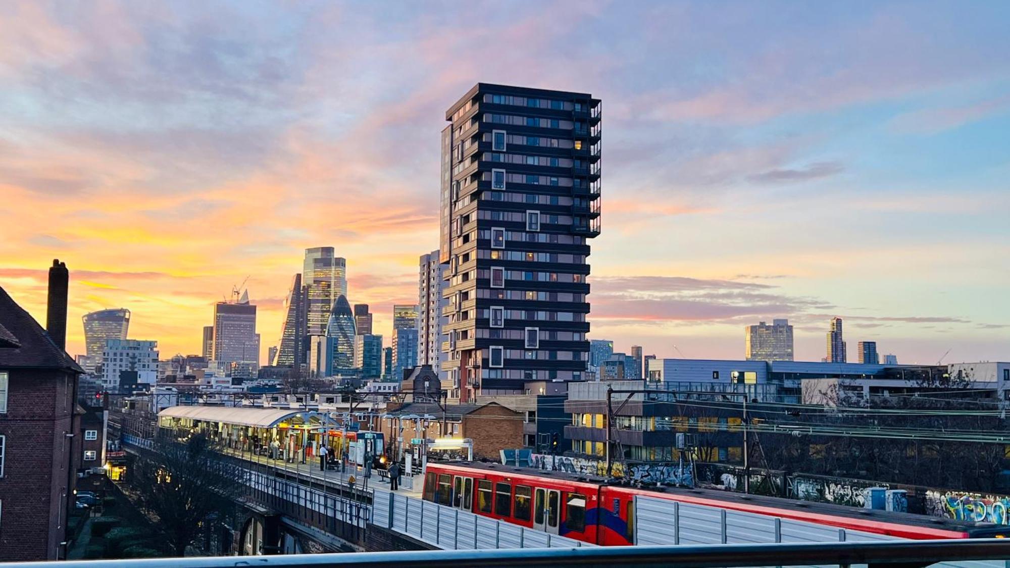 Bed & Breakfast View Sunset Luxurious In Zone-1 Including One Family Twin With Its Own Stunning Private Terrace London