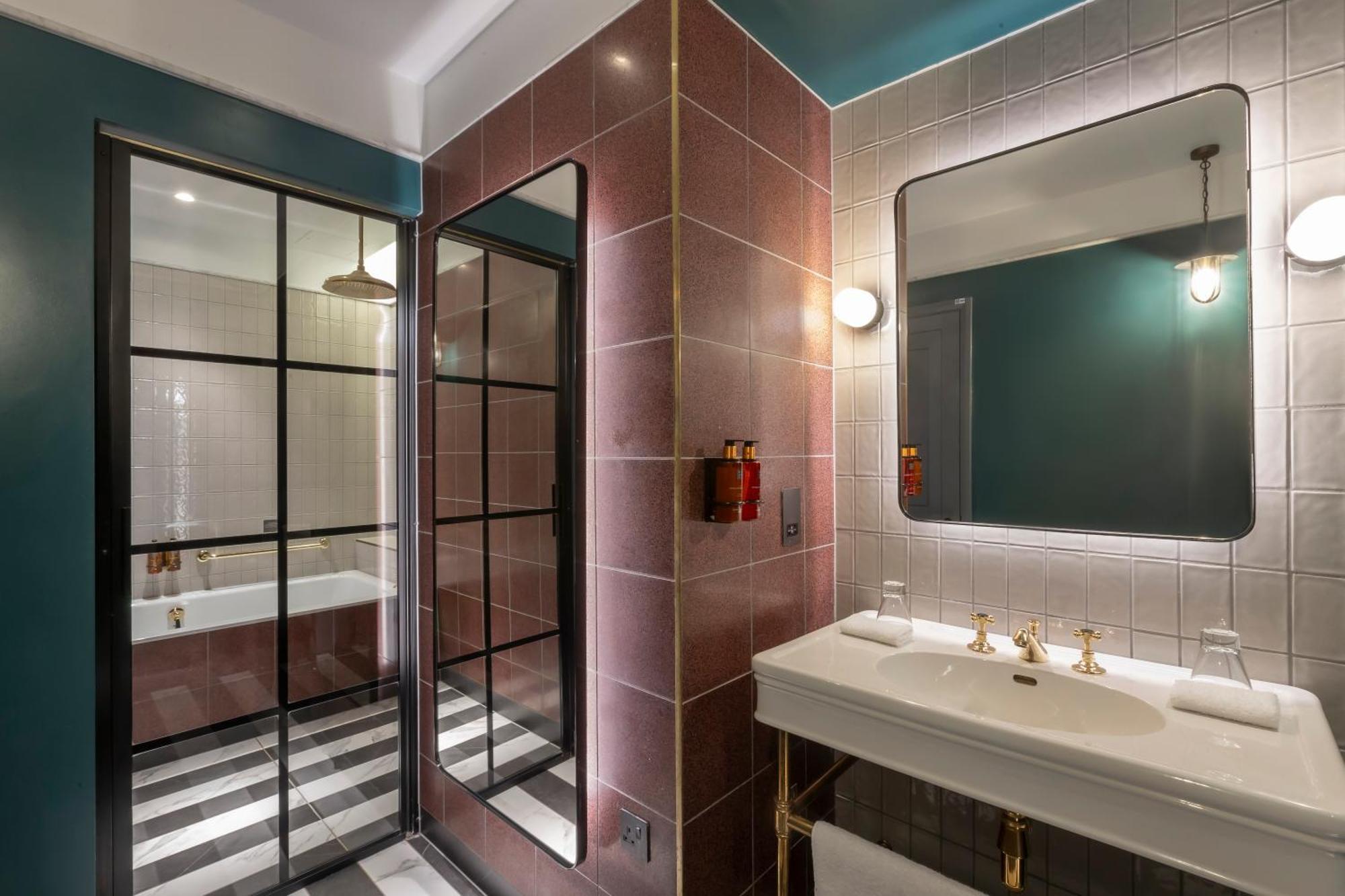 Clayton Of 4* London