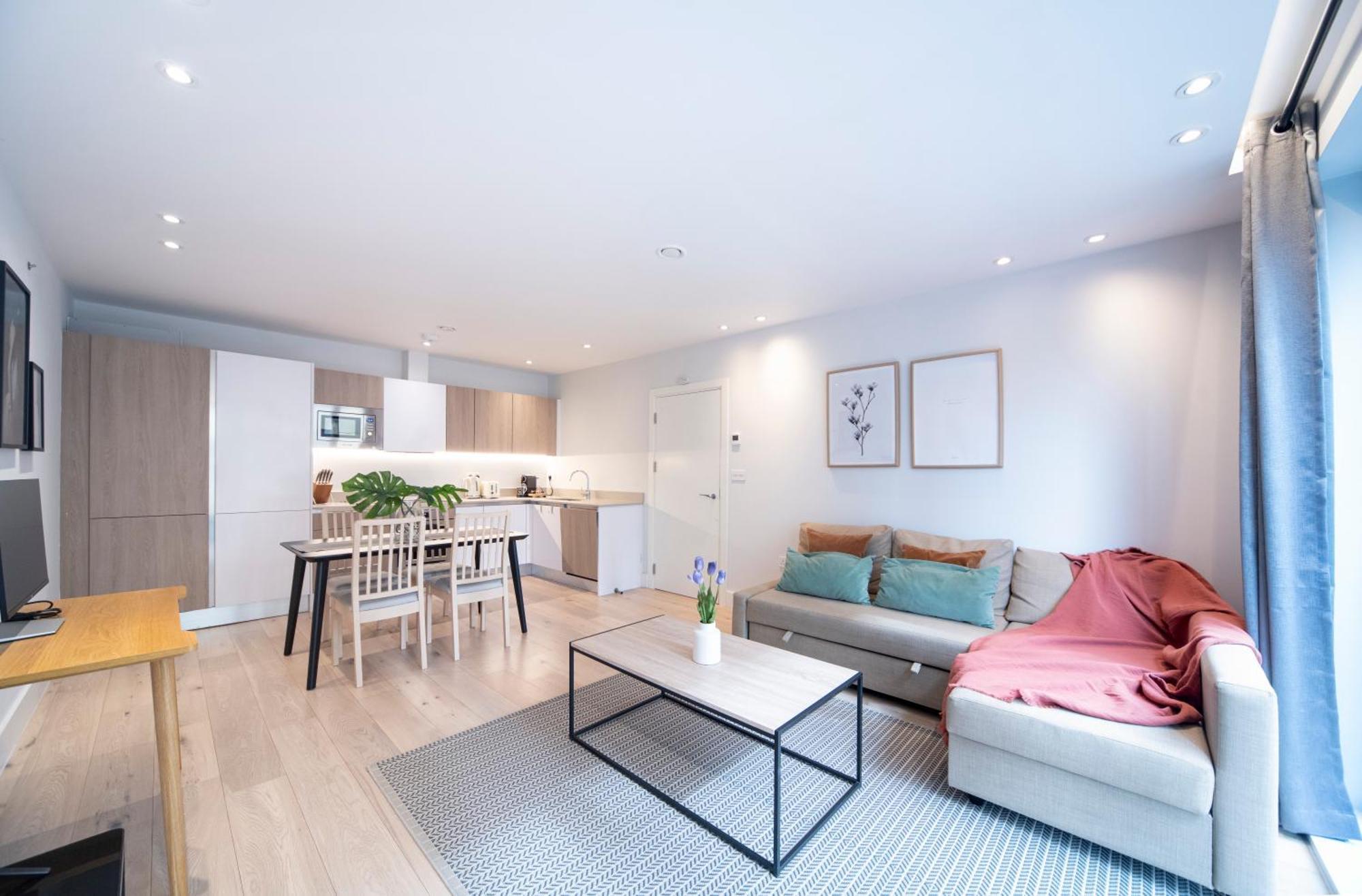 Palmer - Elephant & Castle * London