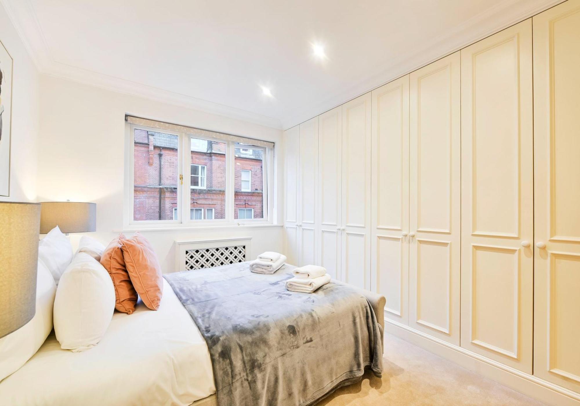 Exclusive Knightsbridge Townhouse With Parking Holiday home *