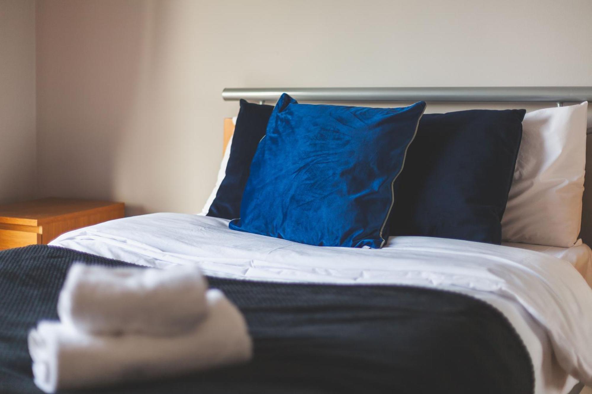 Modern Comfort 4 King Beds Near Camden Town Apartment *