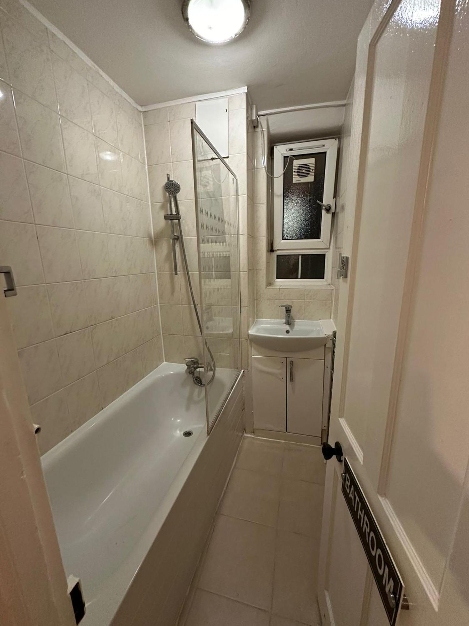 Beautiful Private Double In A Shared 3-bedroom Minutes Walk From Bethnal Appartement Londen