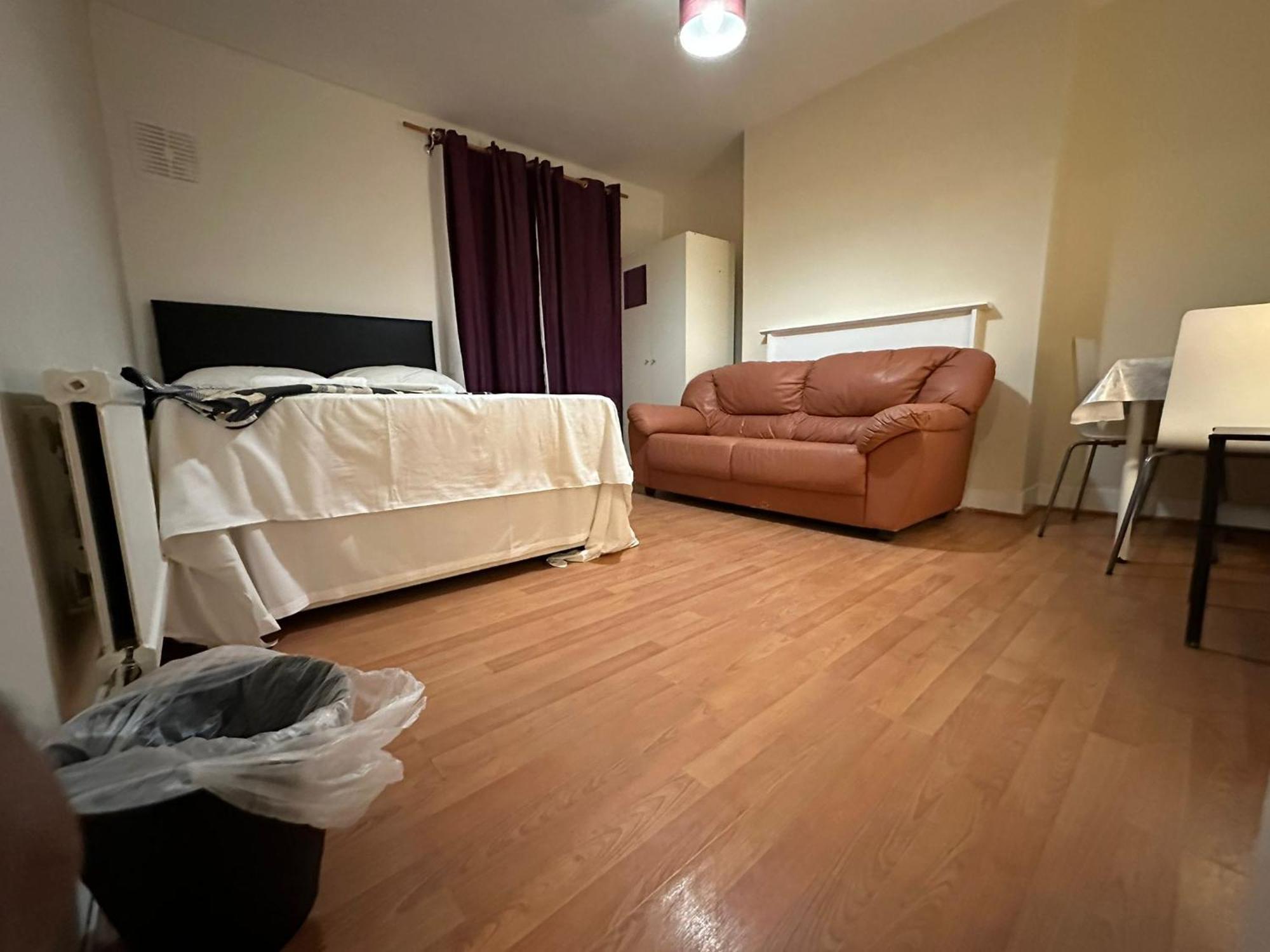 Beautiful Private Double In A Shared 3-bedroom Minutes Walk From Bethnal Appartement Londen