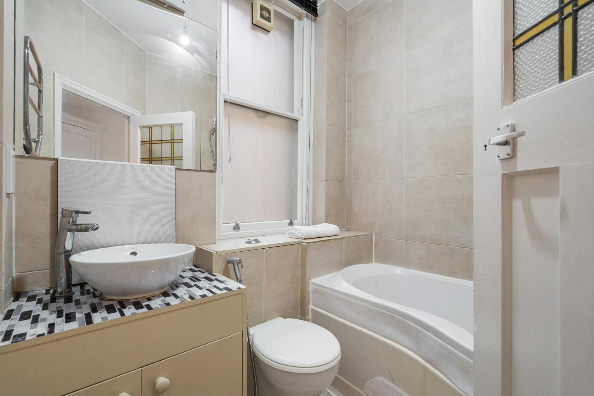 Old Elegant 2-bedroom On Marylebone High Street London