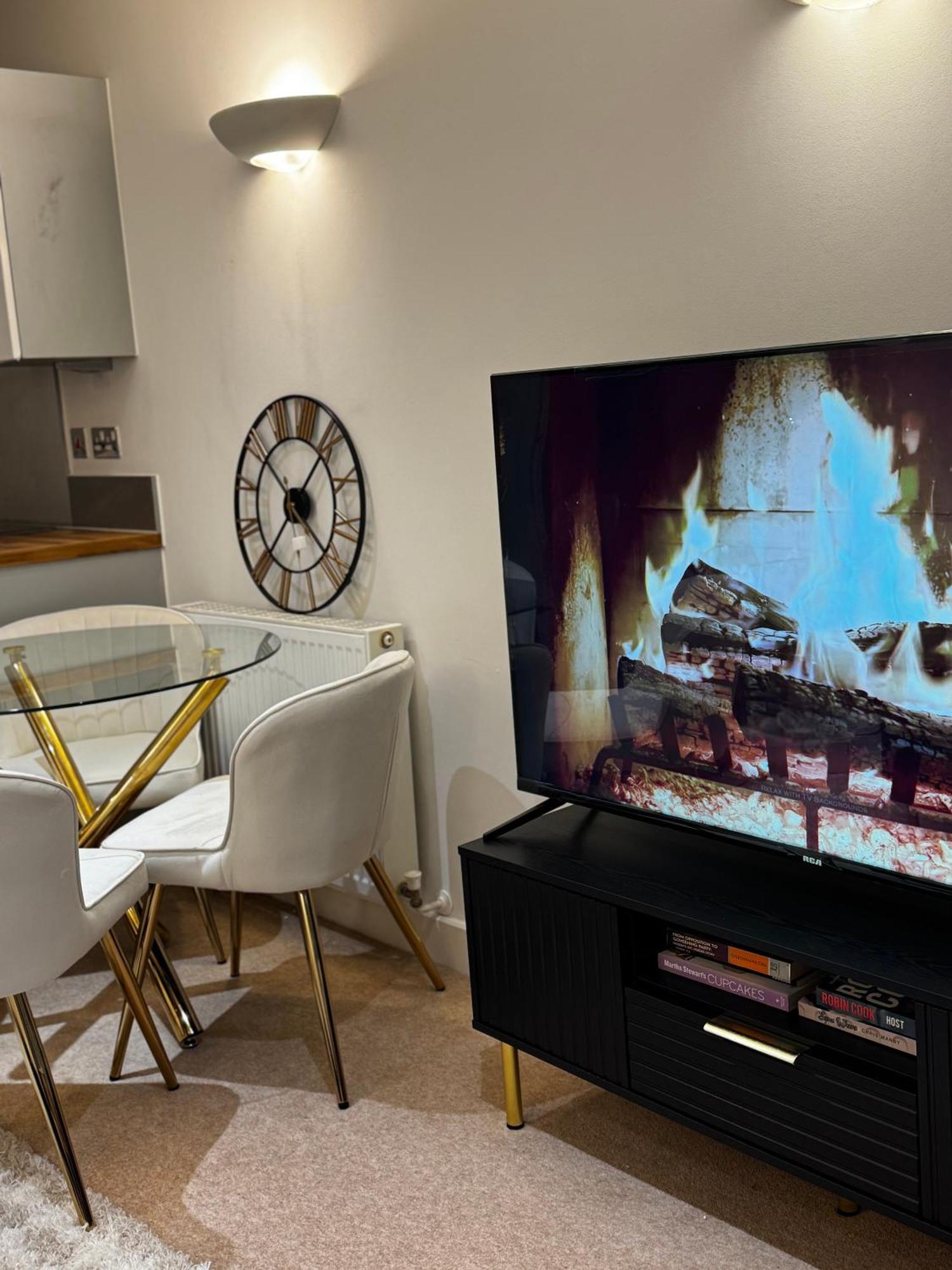 Entire Flat Excel, Ifs Clouds, O2 Arena, City Airport *