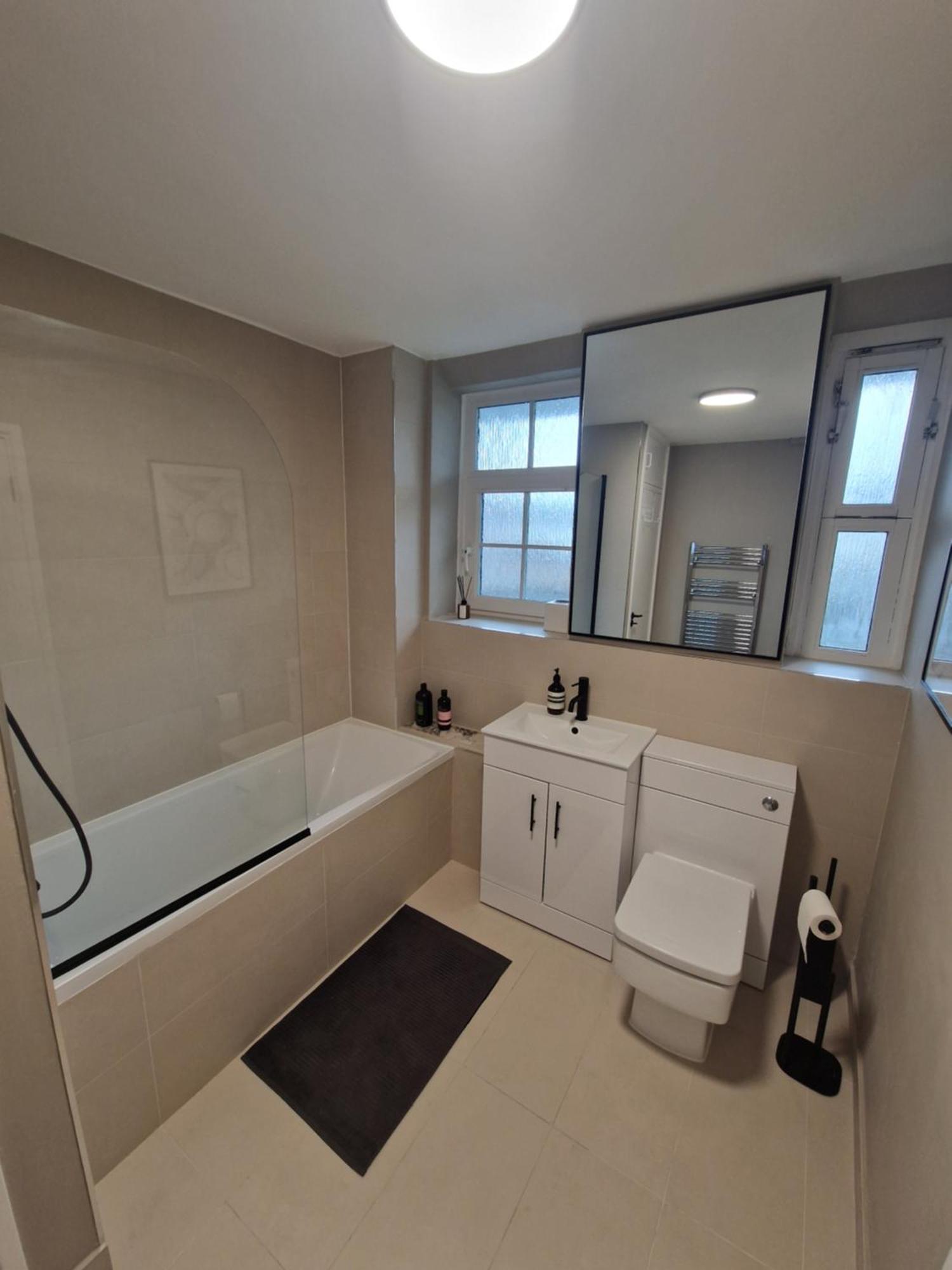 Stylish Bedroom Zone 1 Privatunterkunft *