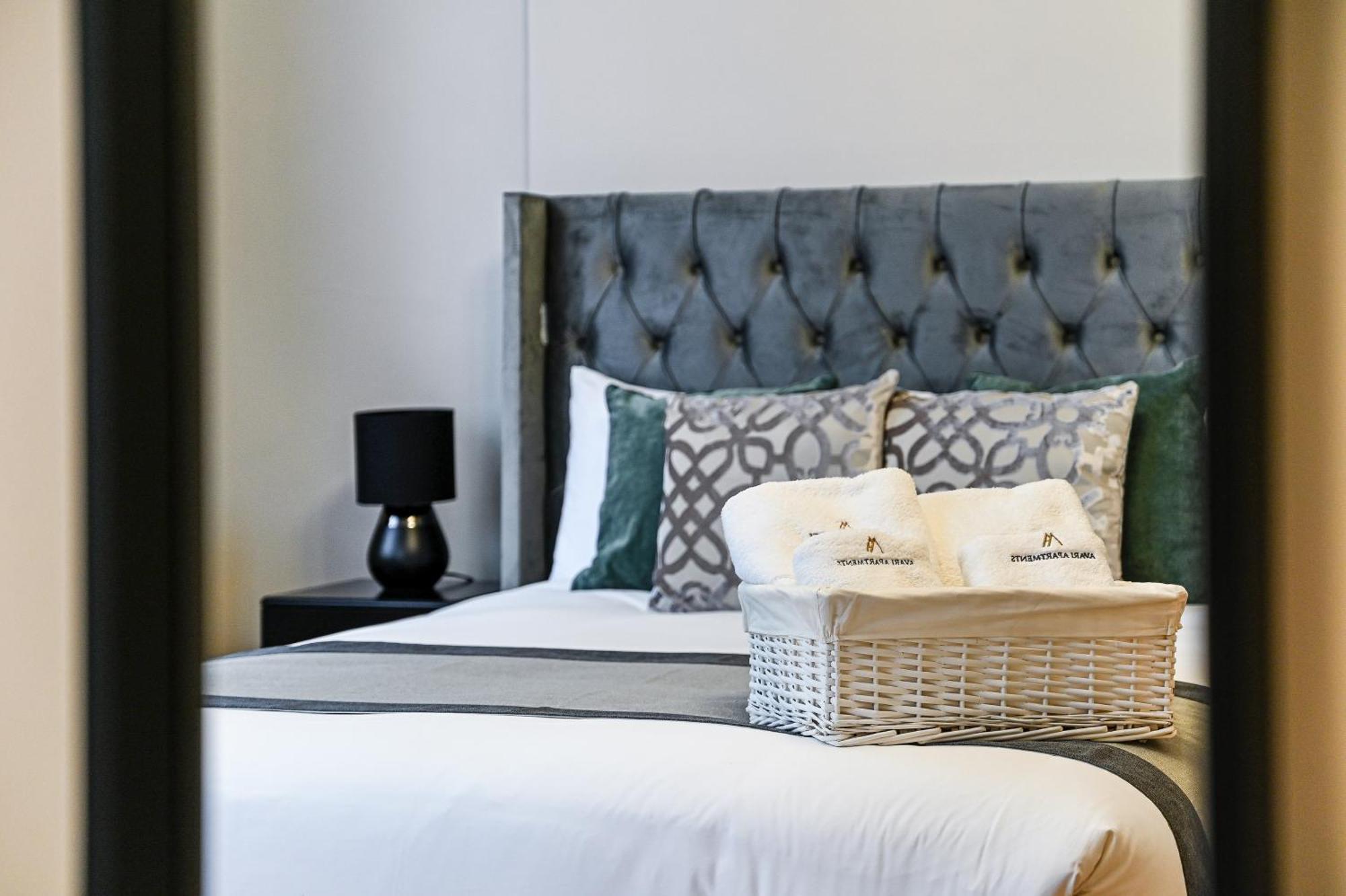 Avari - Princeton Collection Londen