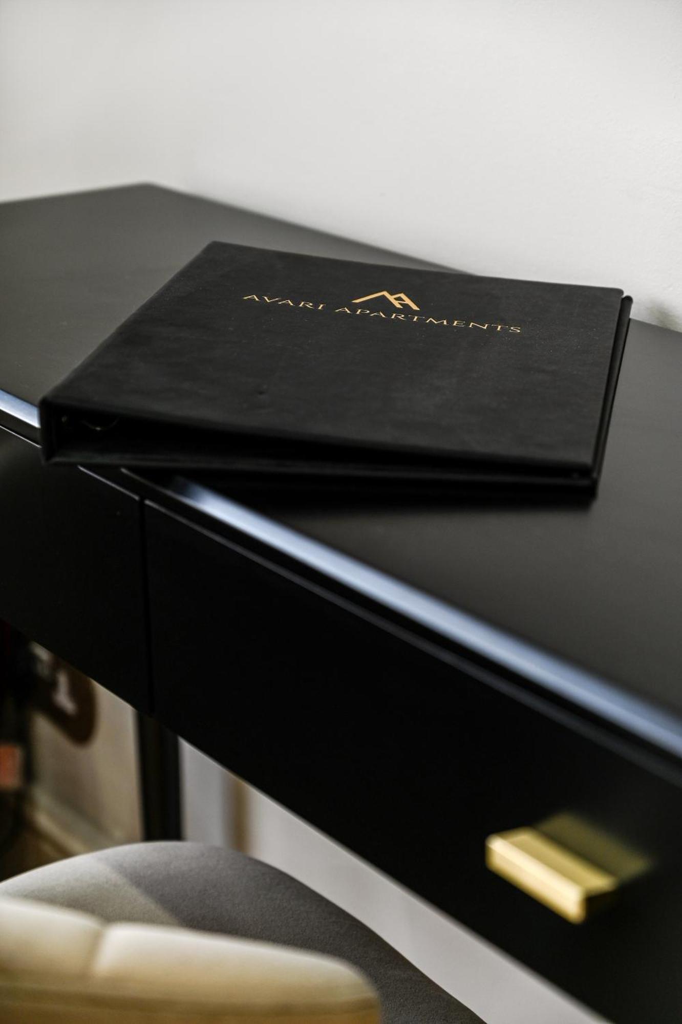 Avari - Princeton Collection * Londen