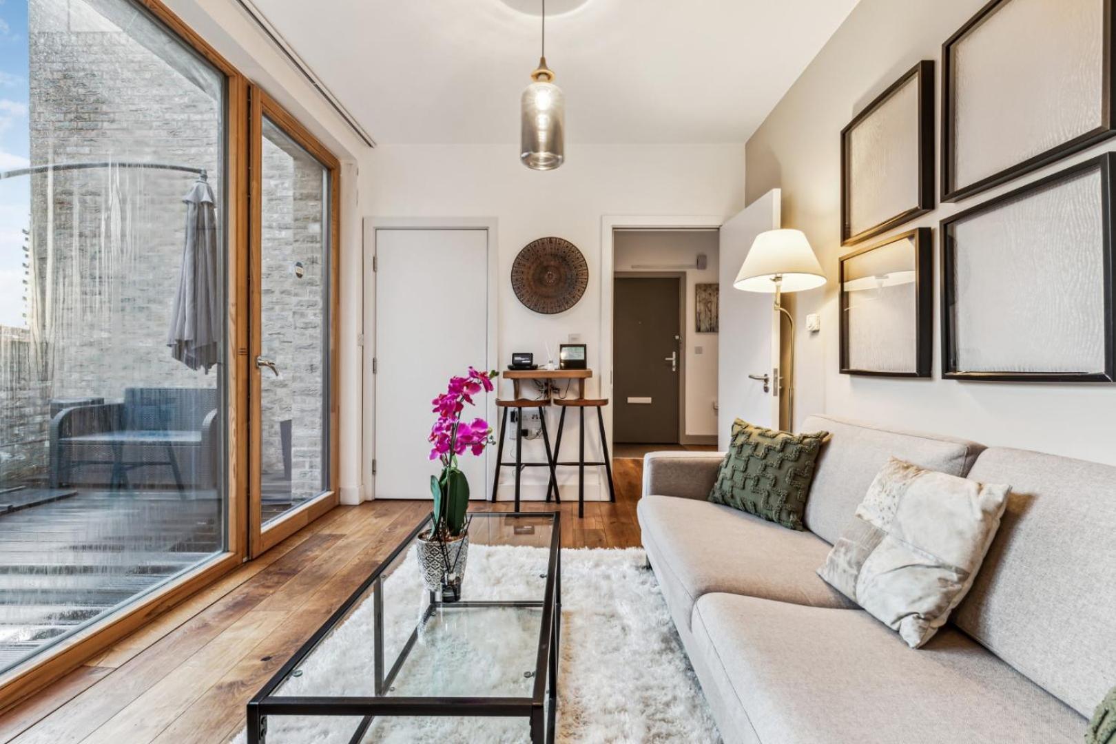Modern Designed 2 Bed Penthouse Sleeps Five Leilighet London