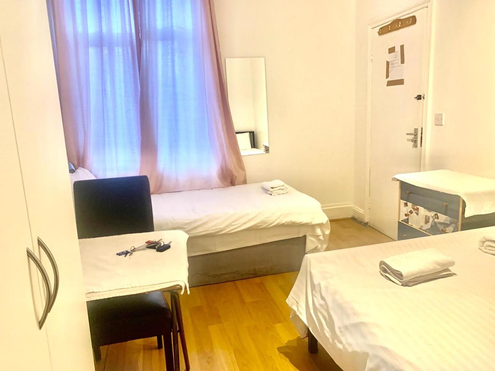 Simple Capsule hotel *