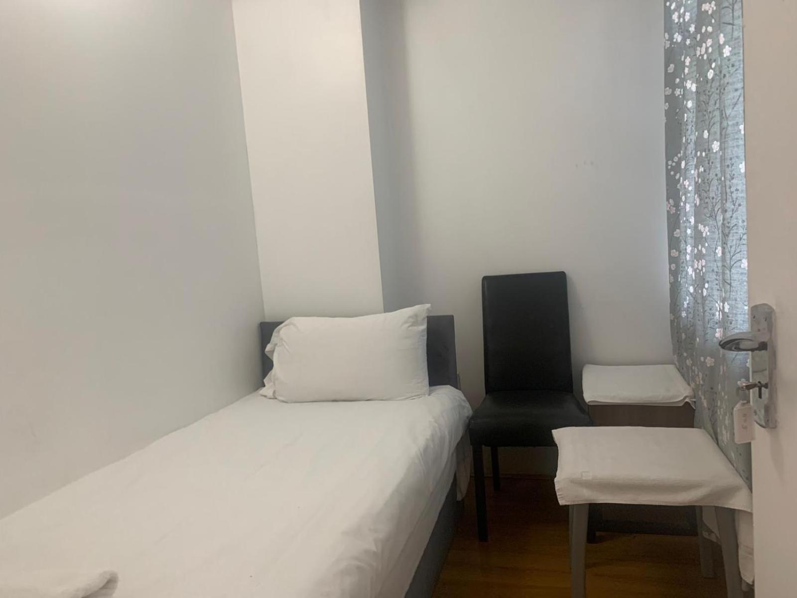 Simple Capsule hotel