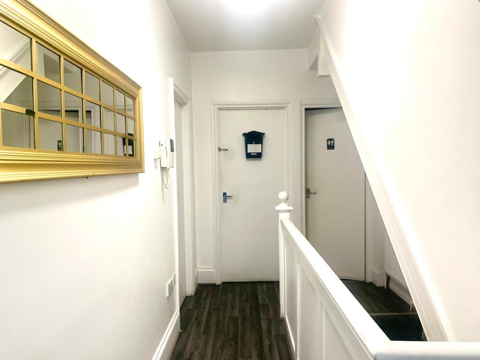 Capsule hotel Simple