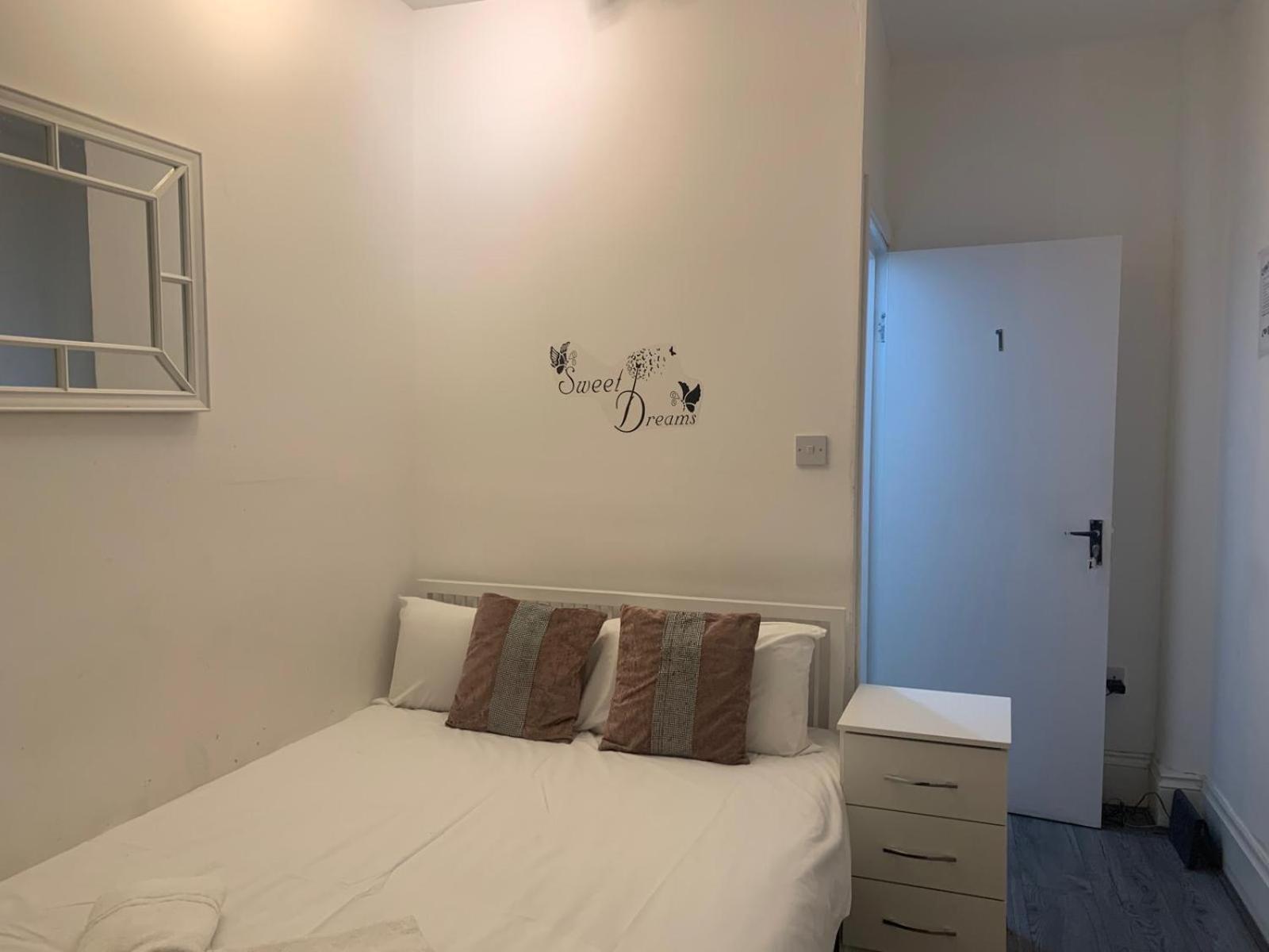 Capsule hotel Simple London