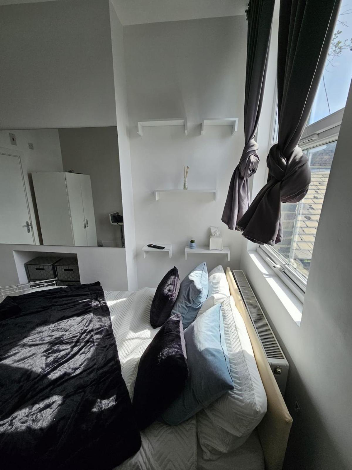 Compact And Bright Flat West 3a Londres