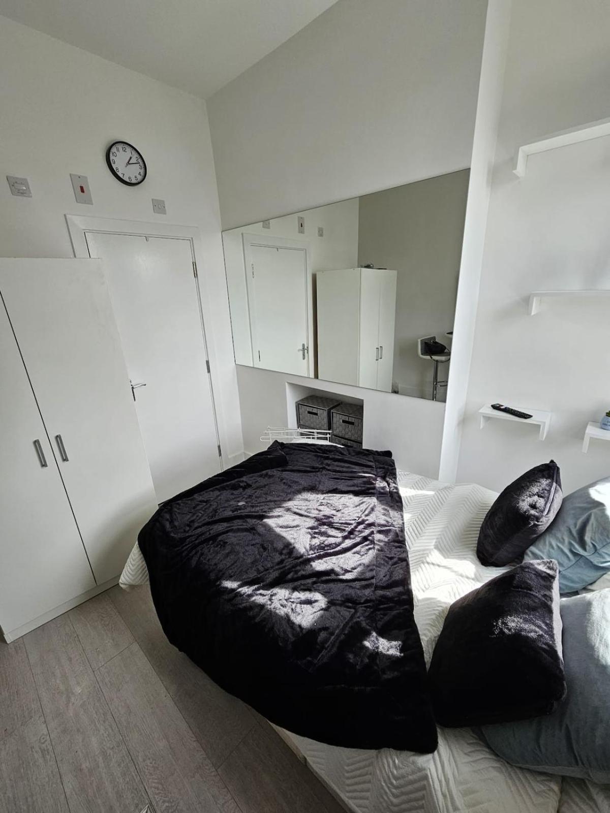 Compact And Bright Flat West 3a * Londres