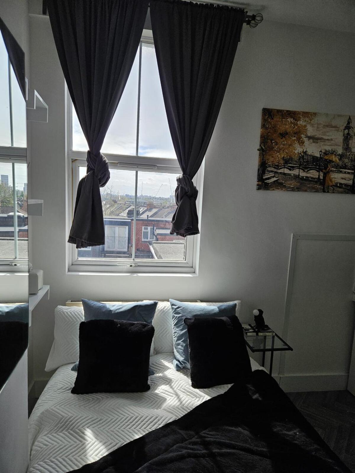 Compact And Bright Flat West 3a * Londres