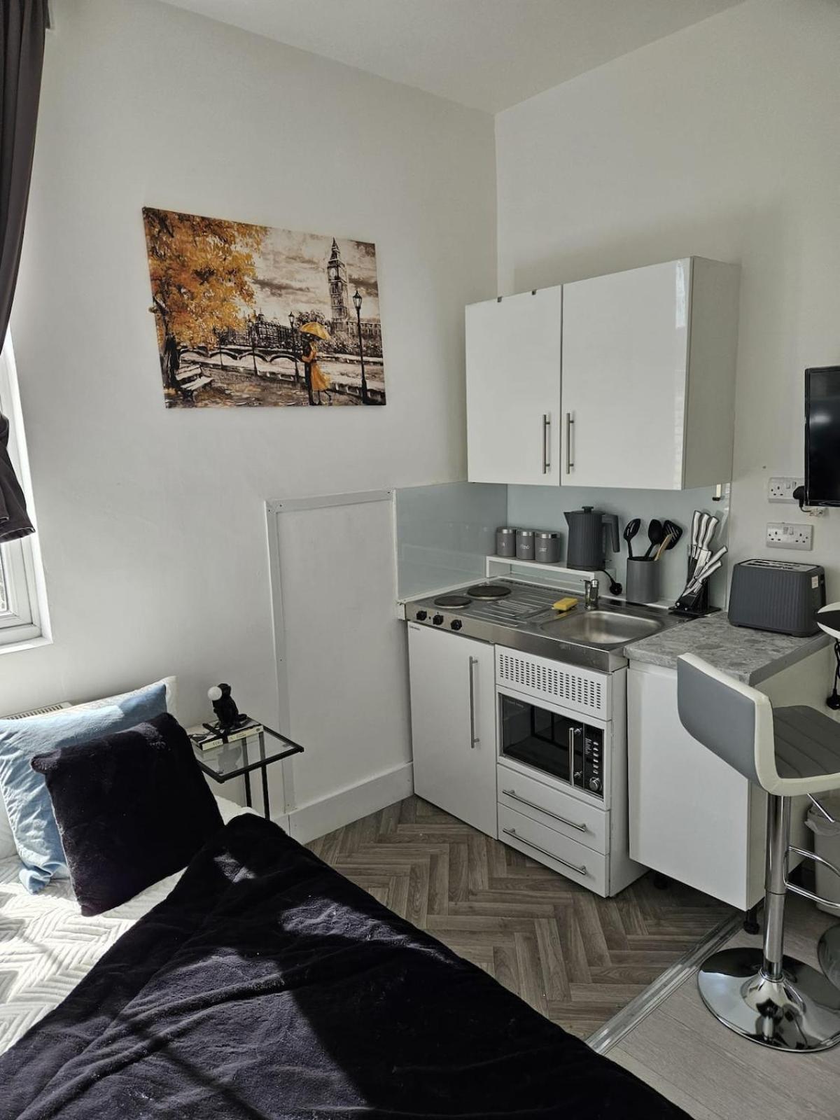 Compact And Bright Flat West 3a Londres