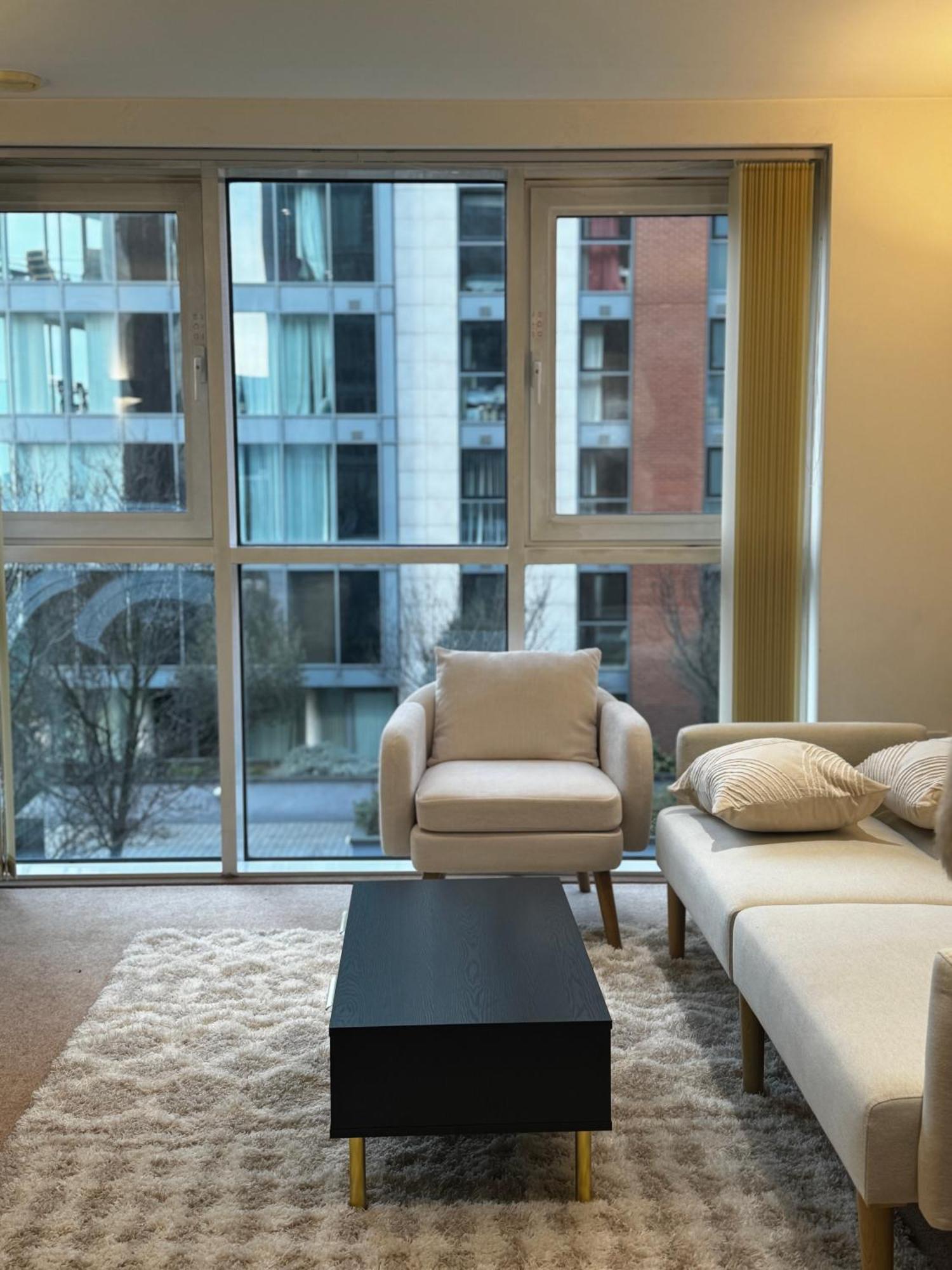 Entire Flat Excel, Ifs Clouds, O2 Arena, City Airport Appartement *