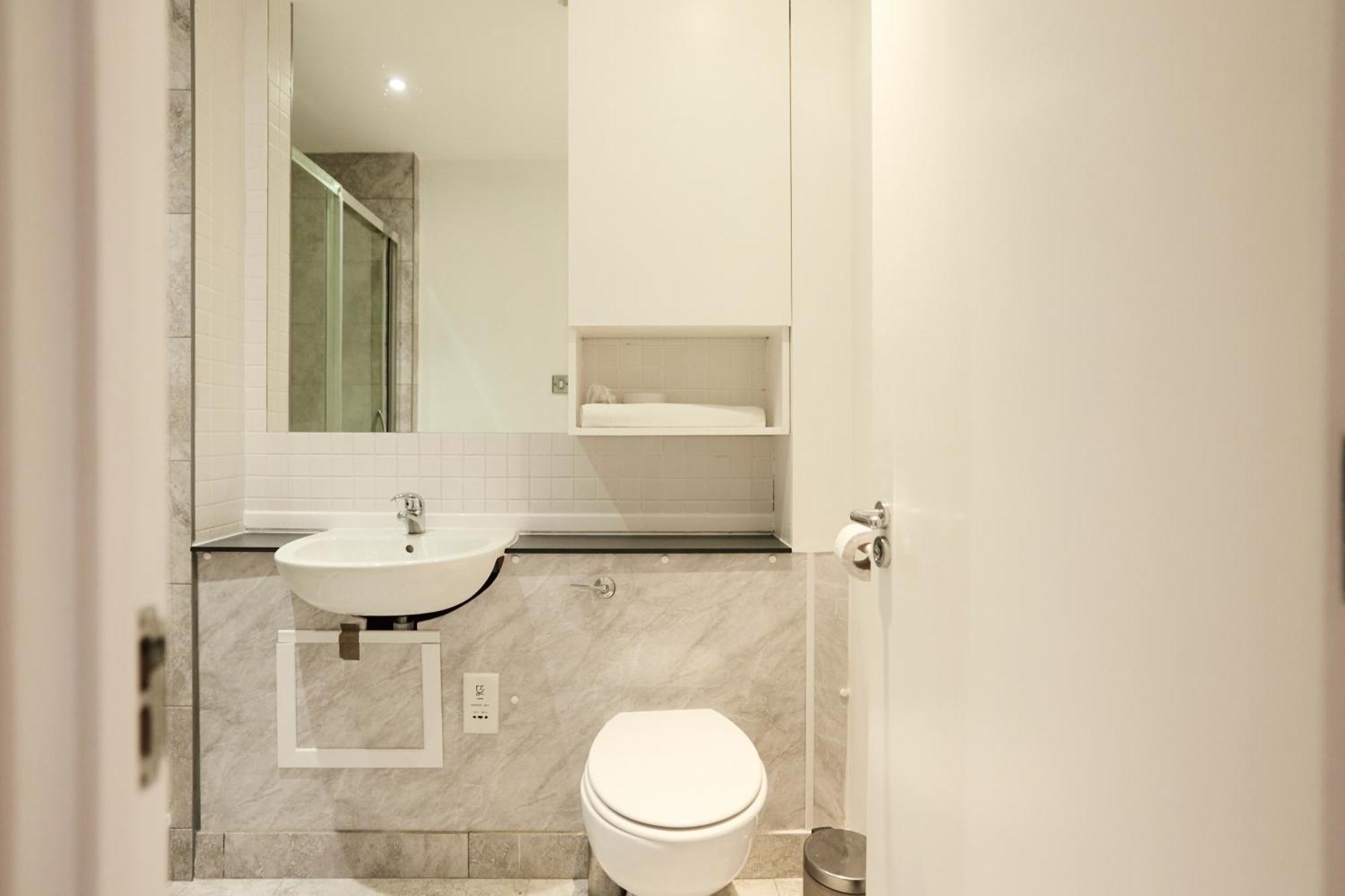 Apartment The Wray Crescent Hideout - Stylish 4bdr With Parking London