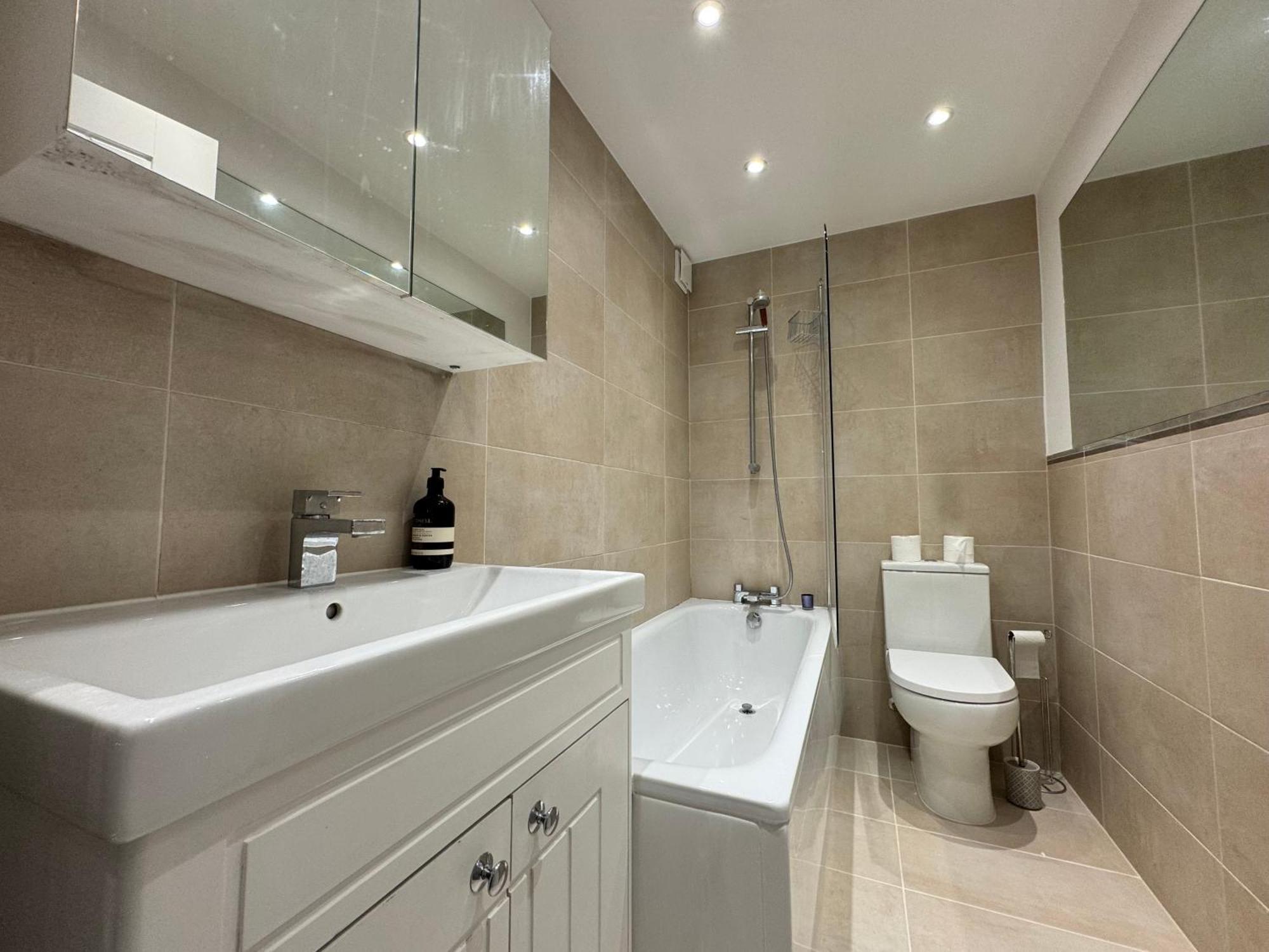 Semesterbostad Charming 4bd 6 Mins From Nine Elms Station
