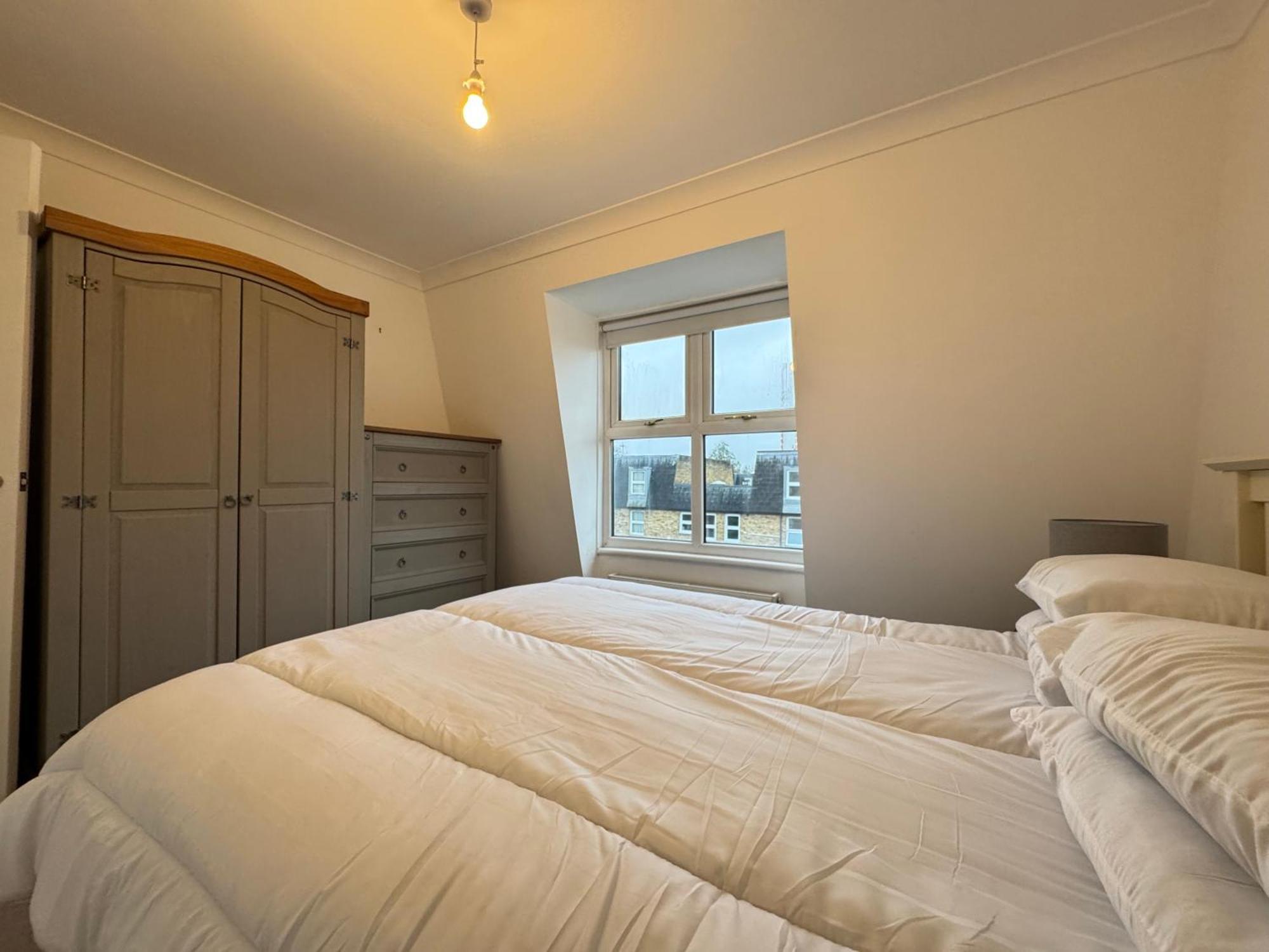 Charming 4bd 6 Mins From Nine Elms Station Semesterbostad London