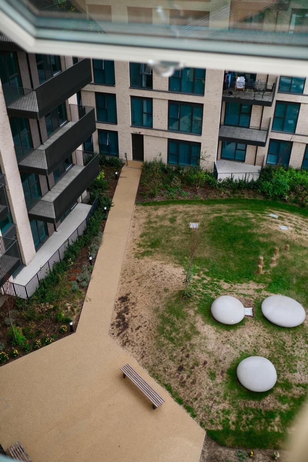 Apartment Waterview With Ultra Fast Wifi Close To Excel And O2, Corporates And Contractors Welcome London