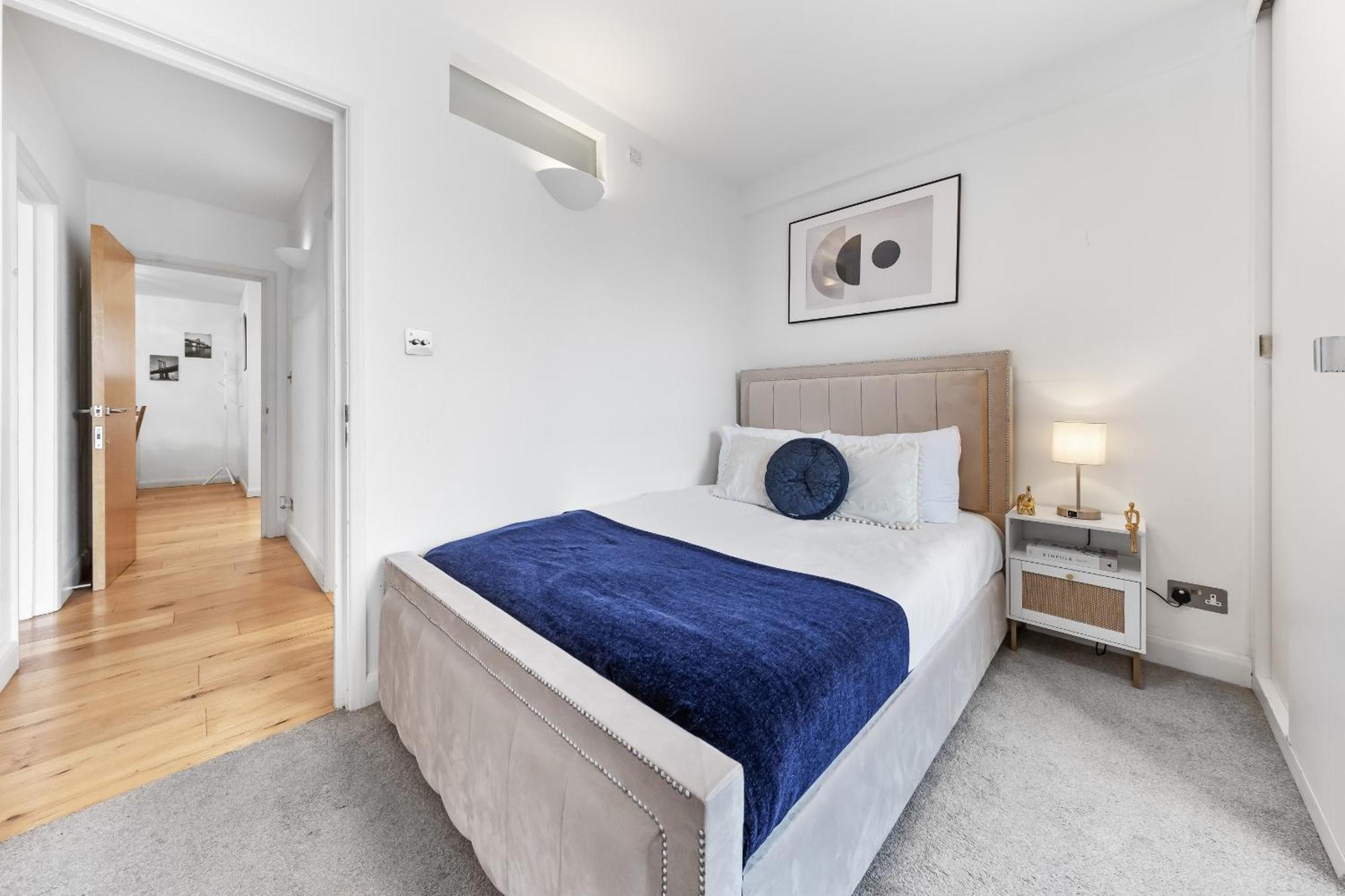 Charming By Hyde Park Apartment *