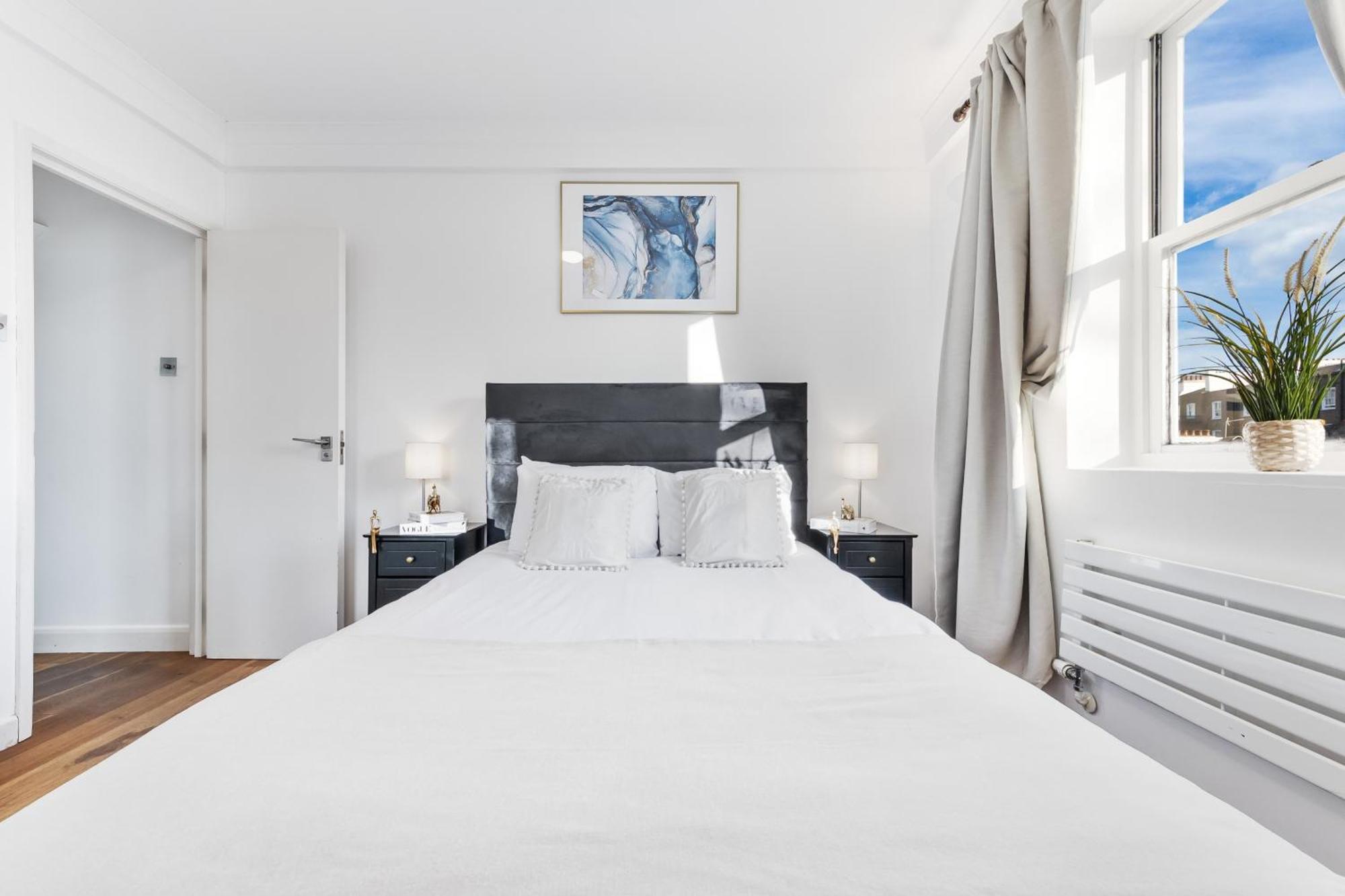 Charming By Hyde Park Apartment *