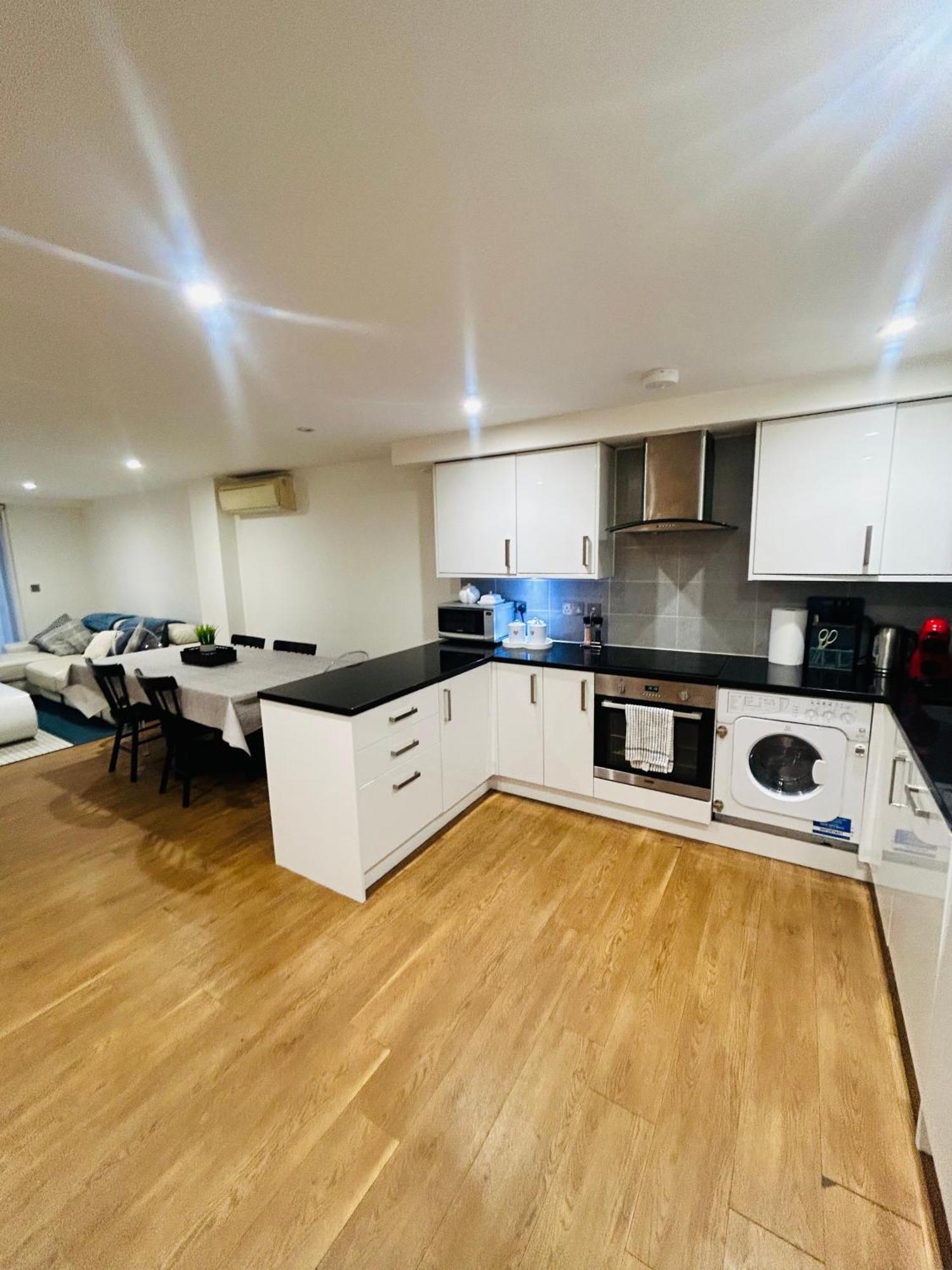 Apartment Modern 2 Bed 2 Bath With Outdoor Space Hyde Park London