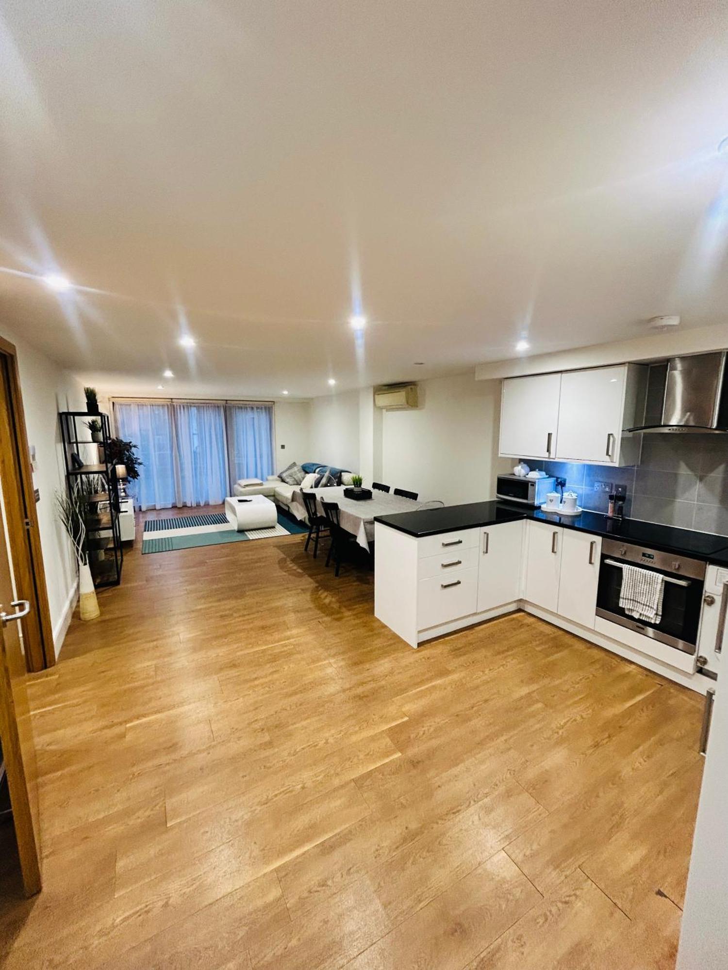 Modern 2 Bed 2 Bath With Outdoor Space Hyde Park London