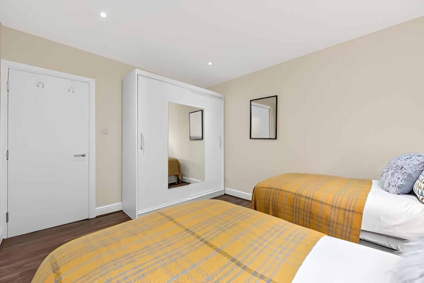 Lovely Family Flat With Excellent Transport Links Londra
